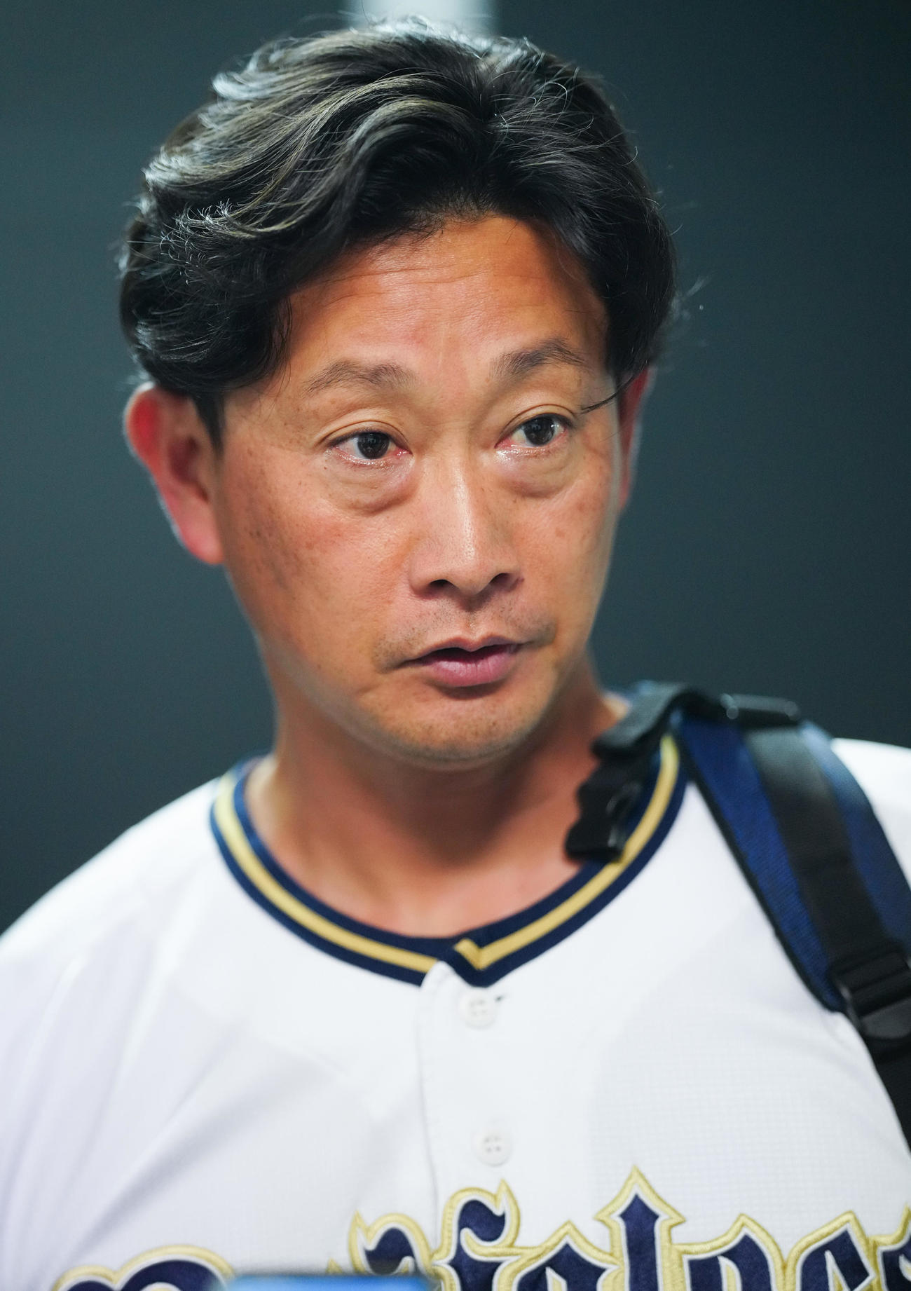 ロッテ対オリックス　雨天中止となり、囲み取材を受けるオリックス岸田監督（撮影・鈴木みどり）