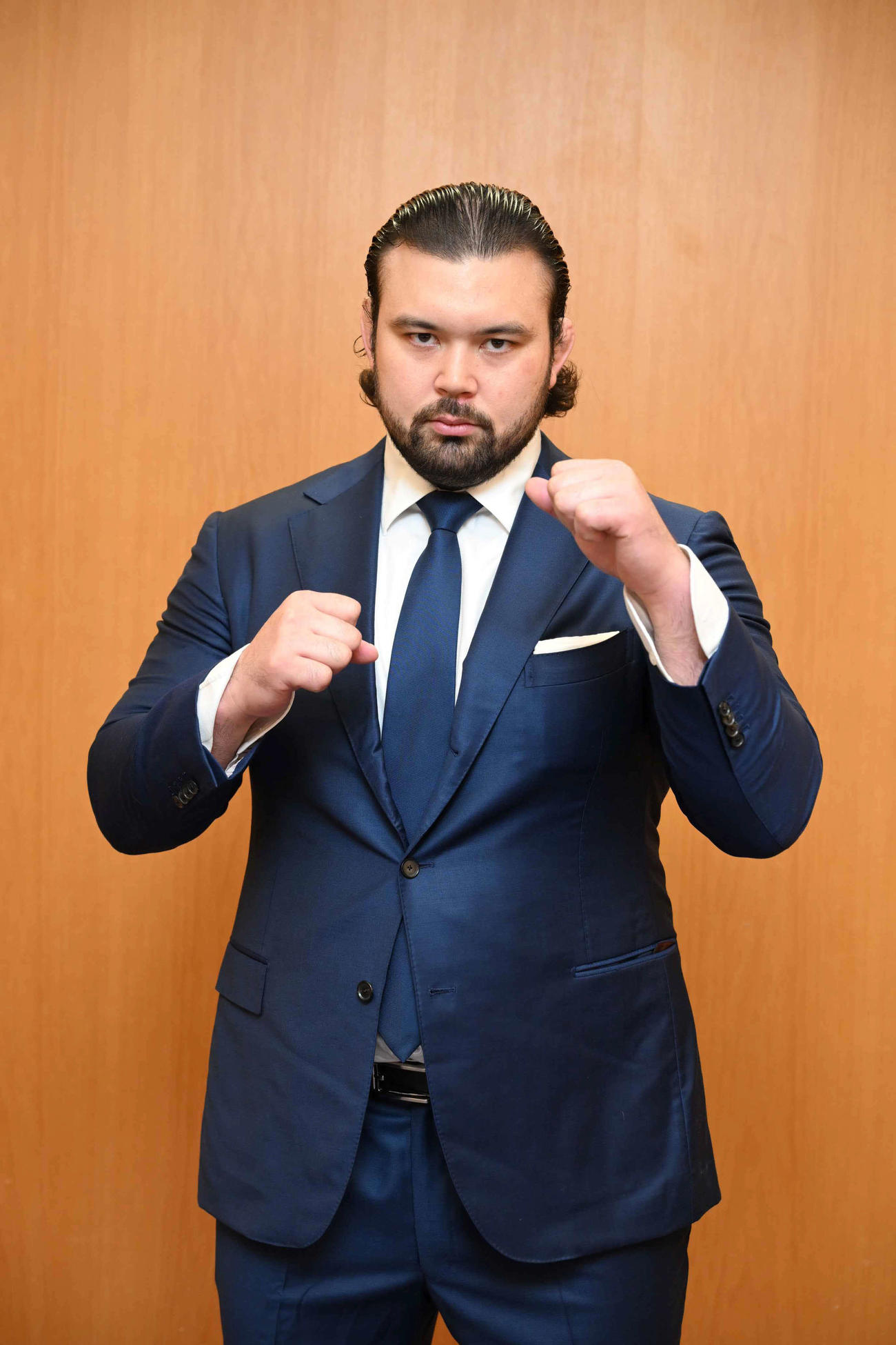 8月26日の日本ハム戦で始球式を務めるプロレスラーに転向した元柔道日本代表のウルフ・アロン選手（球団提供）