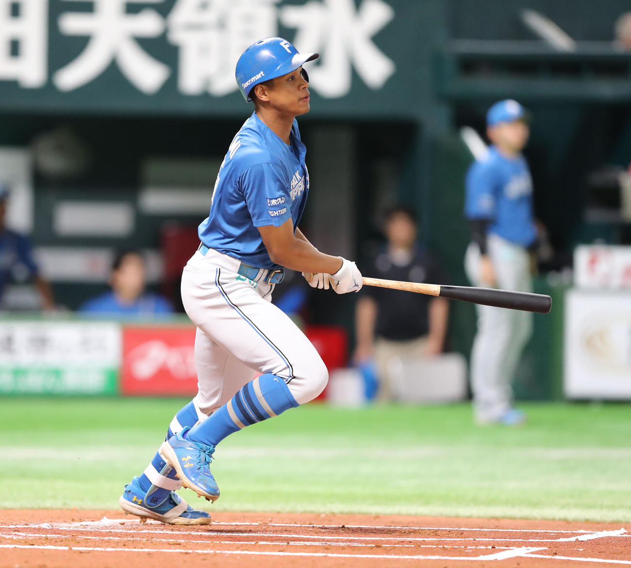 ソフトバンク対日本ハム　1回表日本ハム2死、万波は右中間に先制本塁打を放つ（撮影・梅根麻紀）