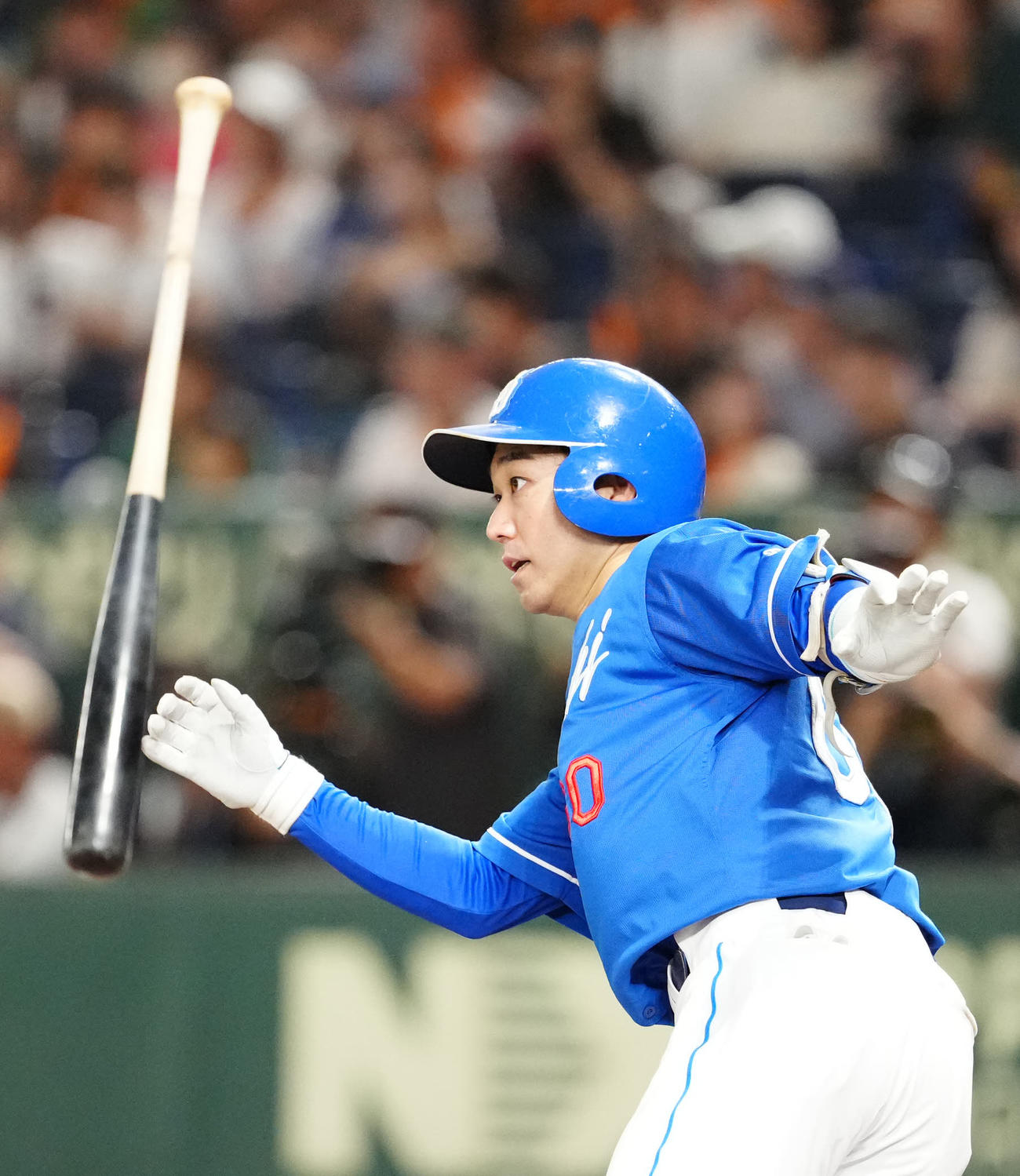 巨人対中日　5回表中日無死、ソロ本塁打を放つ山本（撮影・江口和貴）