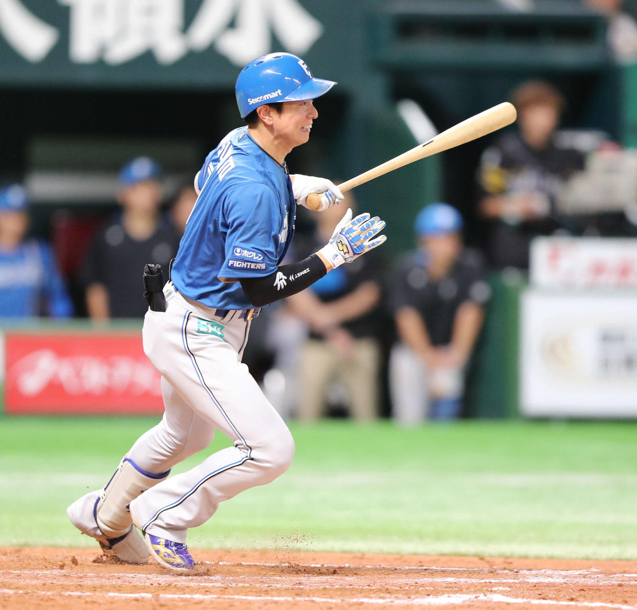 ソフトバンク対日本ハム　9回表日本ハム1死、松本剛は投内野安打を放つ（撮影・梅根麻紀）