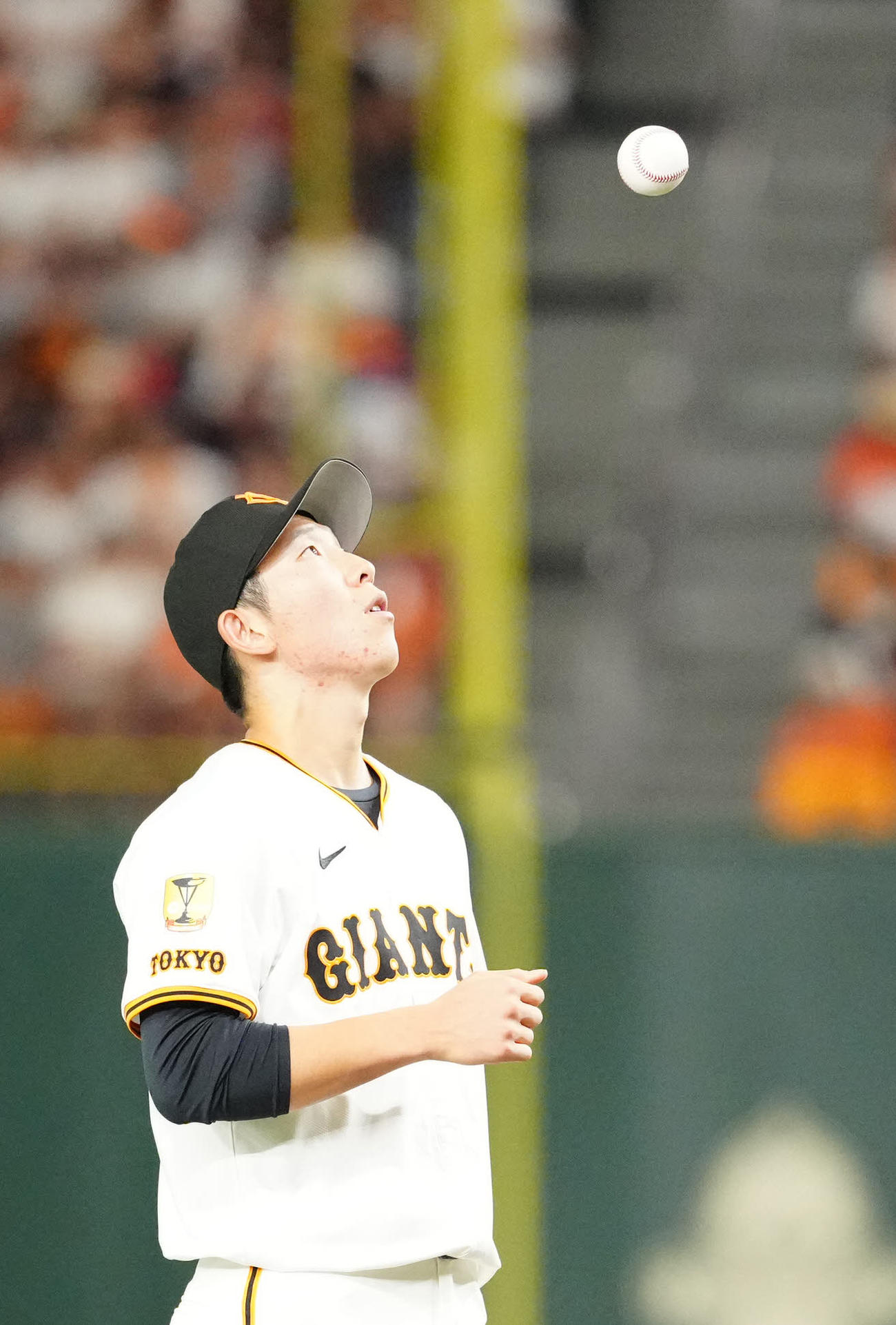 巨人対中日　4回表中日無死一塁、細川に先制適時二塁打を浴びた戸郷（撮影・江口和貴）