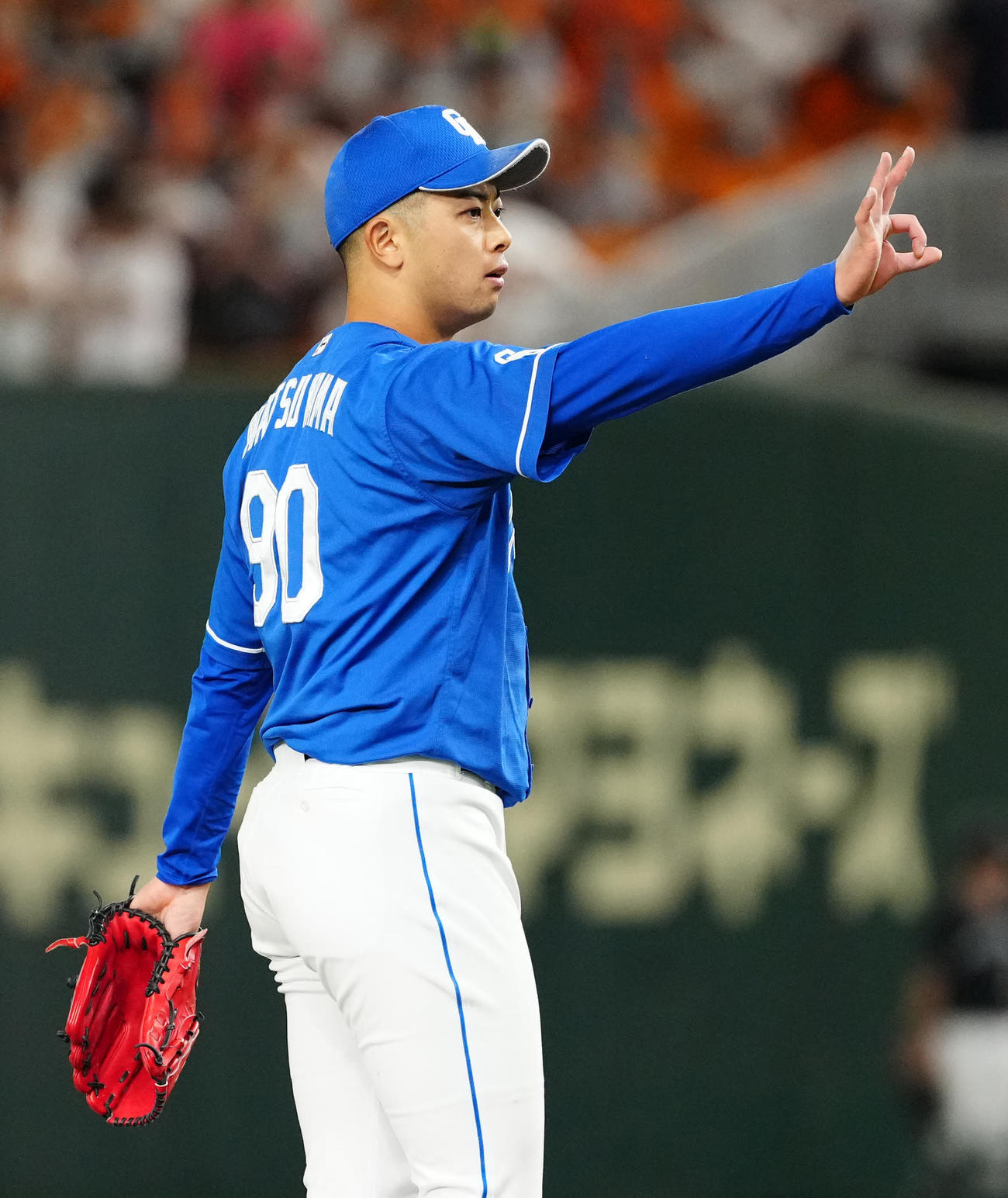 巨人対中日　9回裏巨人2死、キャベッジから空振り三振を奪いポーズを決める松山（撮影・江口和貴）