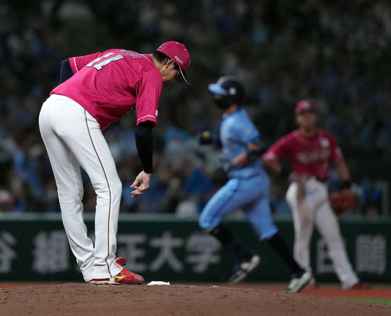 西武対楽天　5回裏西武無死、デービスにソロ本塁打を浴びる岸（撮影・たえ見朱実）