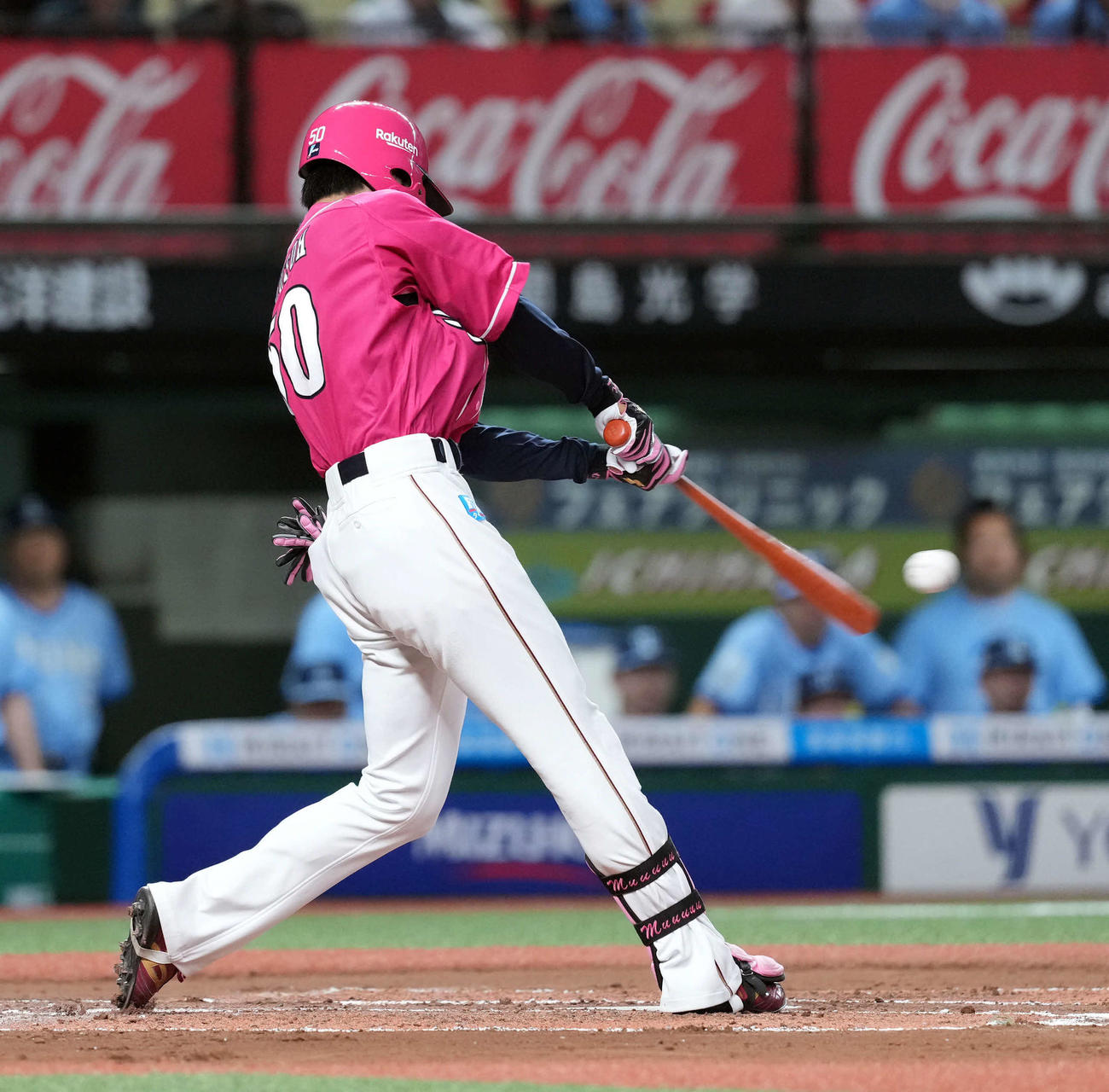 西武対楽天　6回表楽天1死二塁、右前に適時二塁打を放つ武藤（撮影・たえ見朱実）