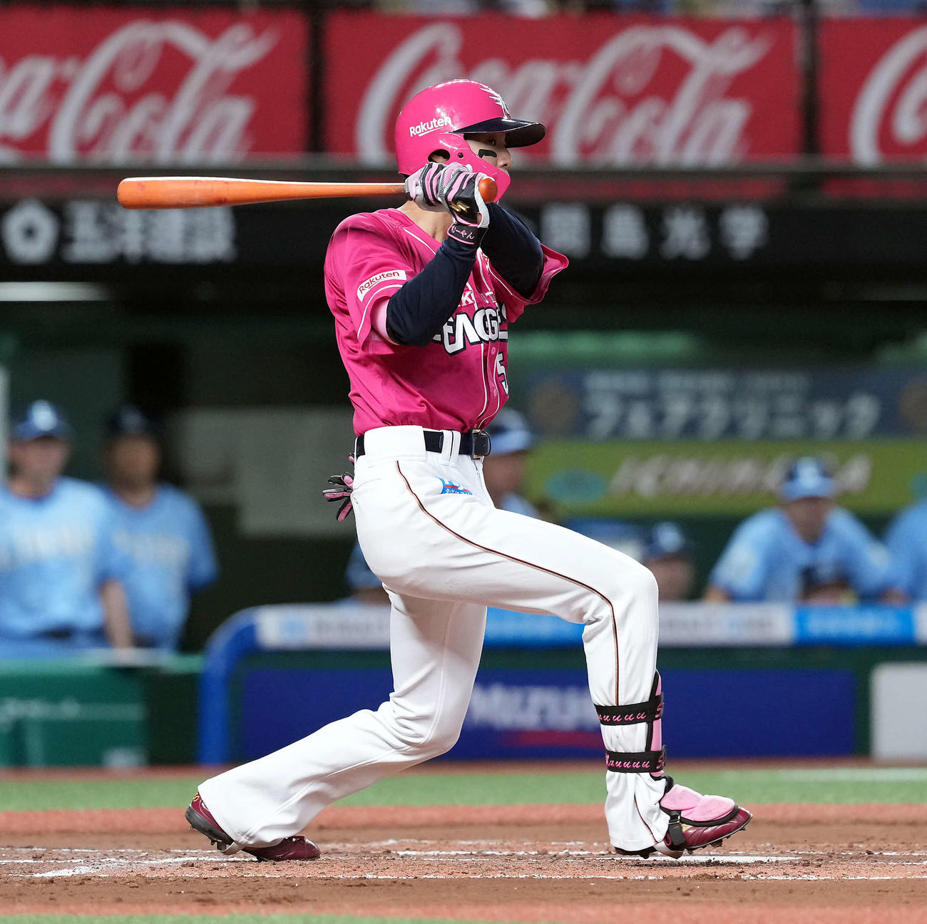 西武対楽天　6回表楽天1死二塁、右前に適時二塁打を放つ武藤（撮影・たえ見朱実）