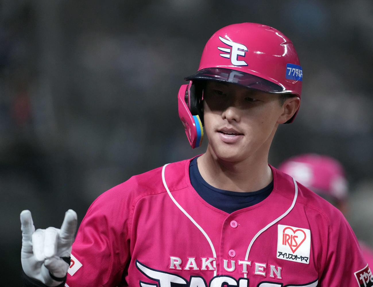 西武対楽天　8回表楽天無死、右中間にソロ本塁打を放ち笑顔を見せる辰己（撮影・たえ見朱実）
