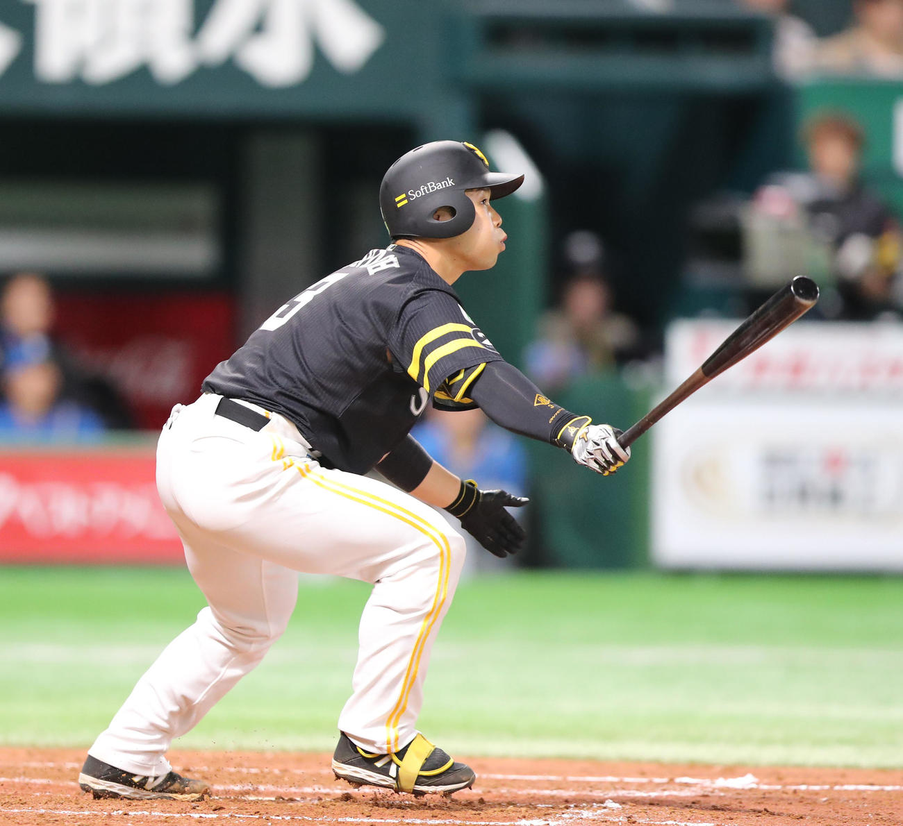 ソフトバンク対日本ハム　3回裏ソフトバンク2死一塁、近藤は右越えに同点となる適時二塁打を放つ（撮影・梅根麻紀）