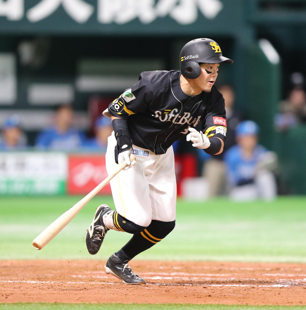 ソフトバンク対日本ハム　4回裏ソフトバンク1死満塁、牧原大は右前に勝ち越し適時打を放つ（撮影・梅根麻紀）