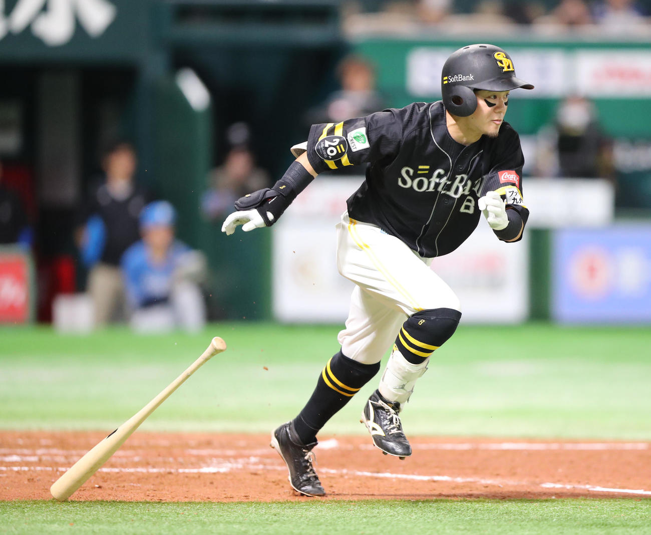 ソフトバンク対日本ハム　4回裏ソフトバンク1死満塁、牧原大は右前に勝ち越し適時打を放つ（撮影・梅根麻紀）