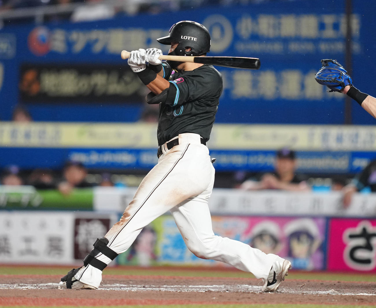 ロッテ対オリックス　10回裏ロッテ2死三塁、空振り三振に倒れる池田（撮影・鈴木みどり）