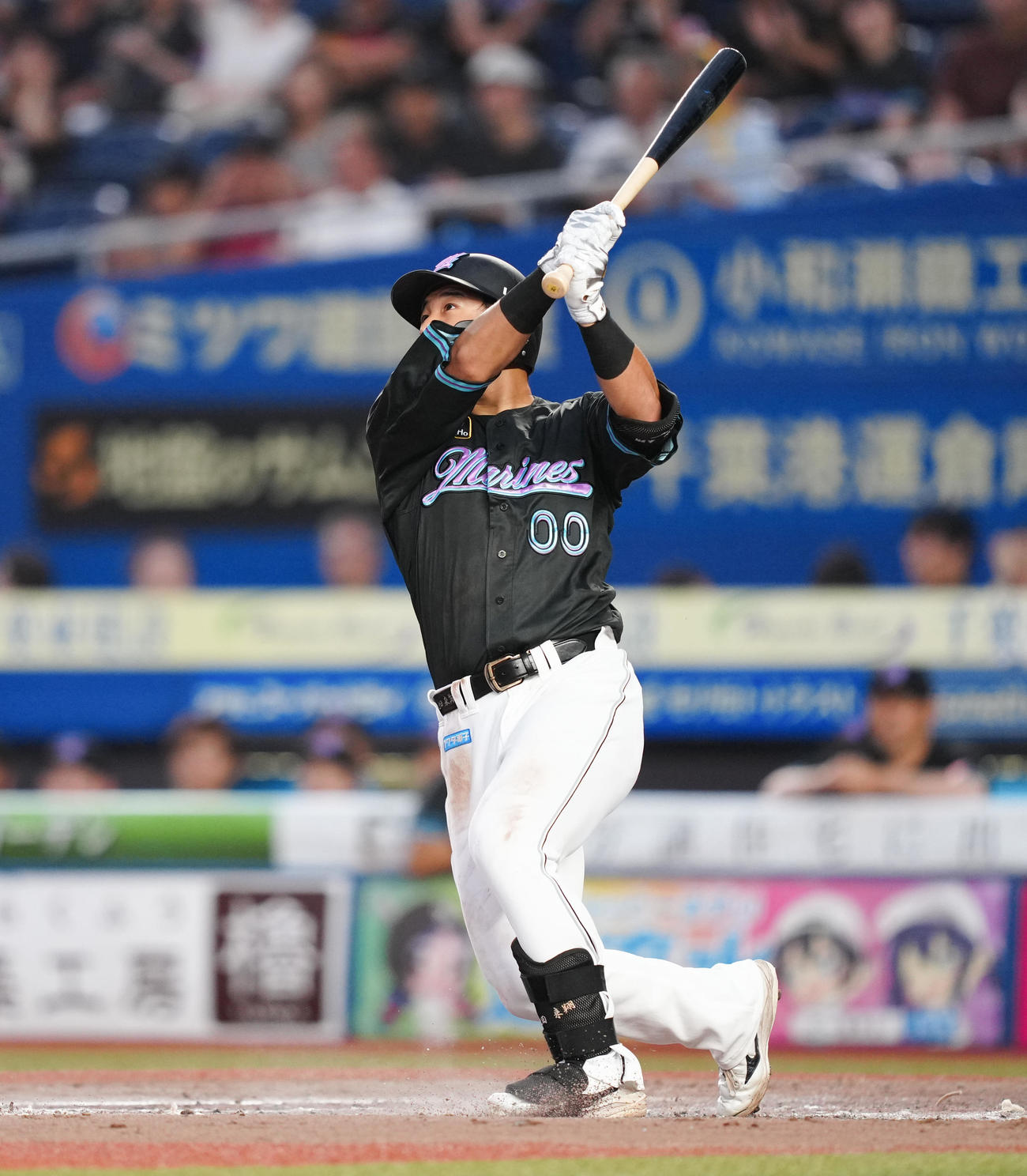 ロッテ対オリックス　4回裏ロッテ1死三塁、左犠飛を放つ池田（撮影・鈴木みどり）
