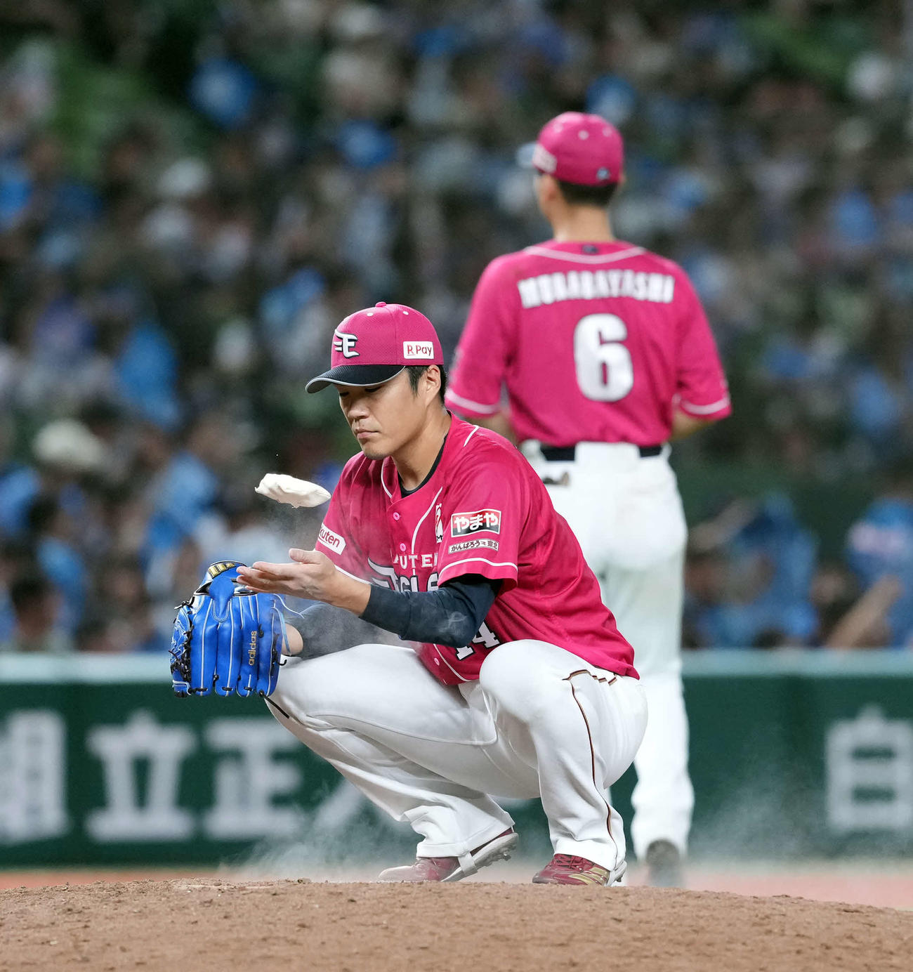 西武対楽天　9回裏西武1死満塁、押し出し四球で4－3される楽天則本（撮影・たえ見朱実）