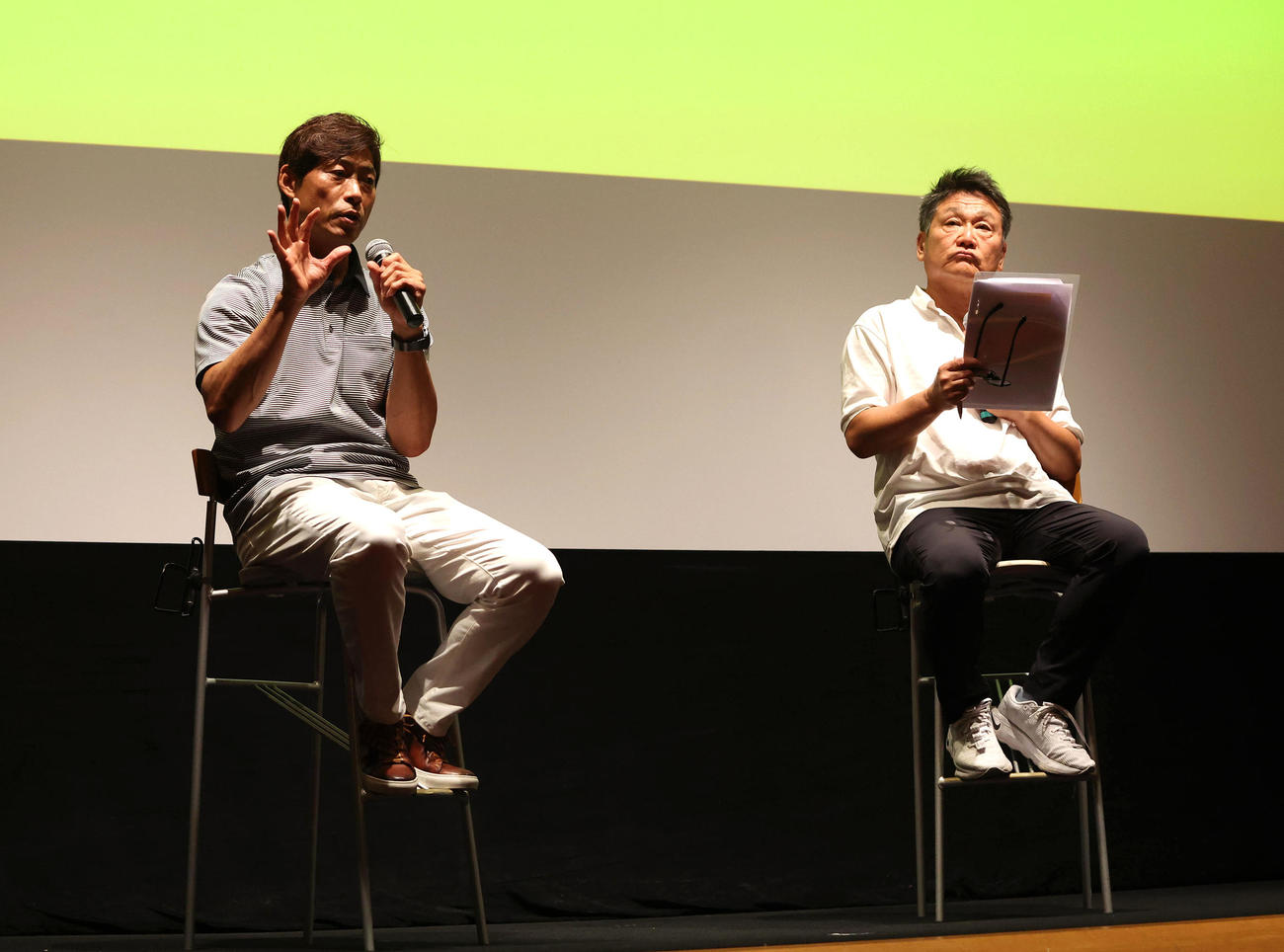 トークショーに参加する元阪神桧山進次郎氏（左）と高原寿夫編集委員（撮影・白石智彦）
