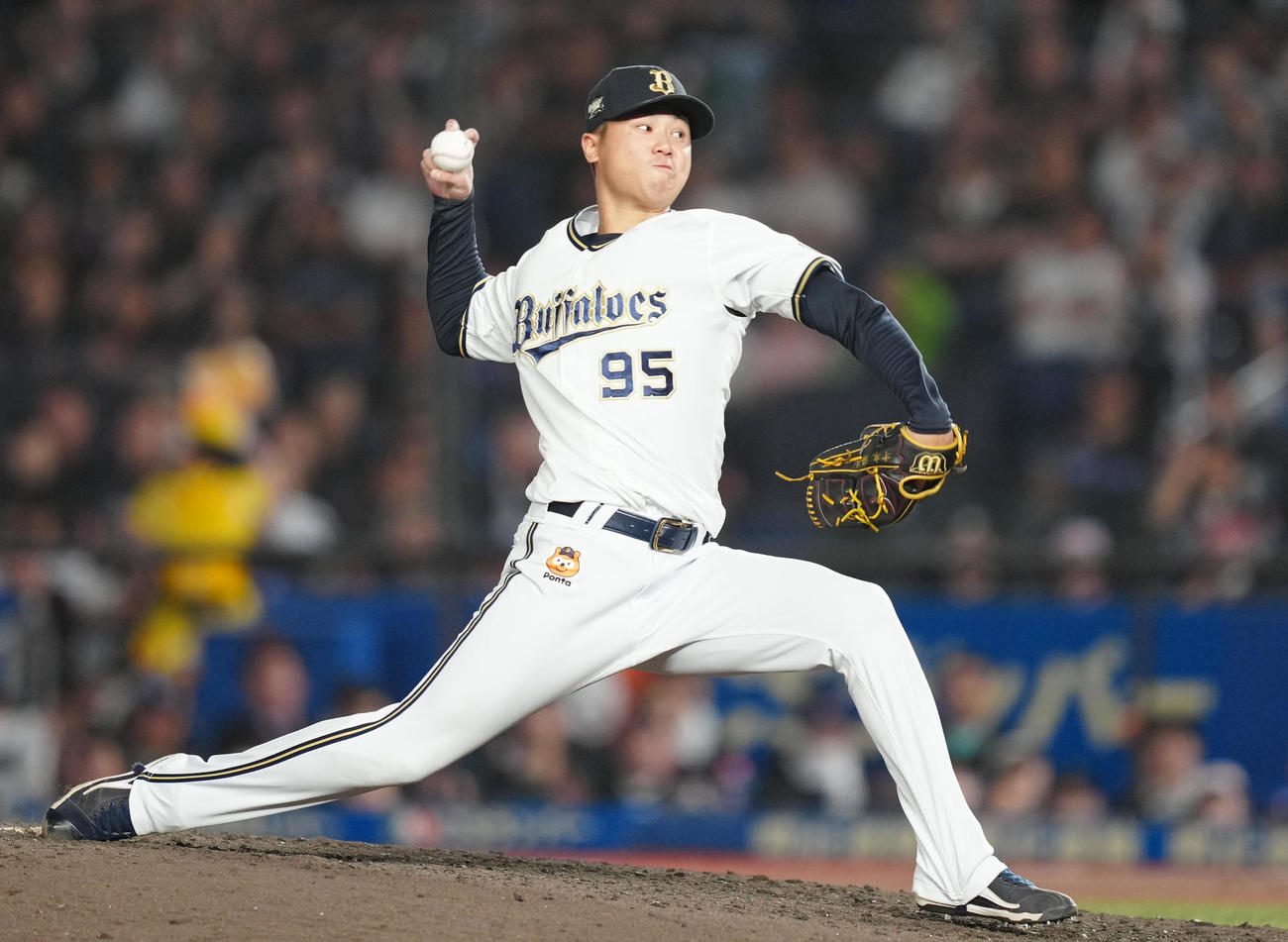 ロッテ対オリックス　10回裏から6番手で登板したオリックス才木（撮影・鈴木みどり）