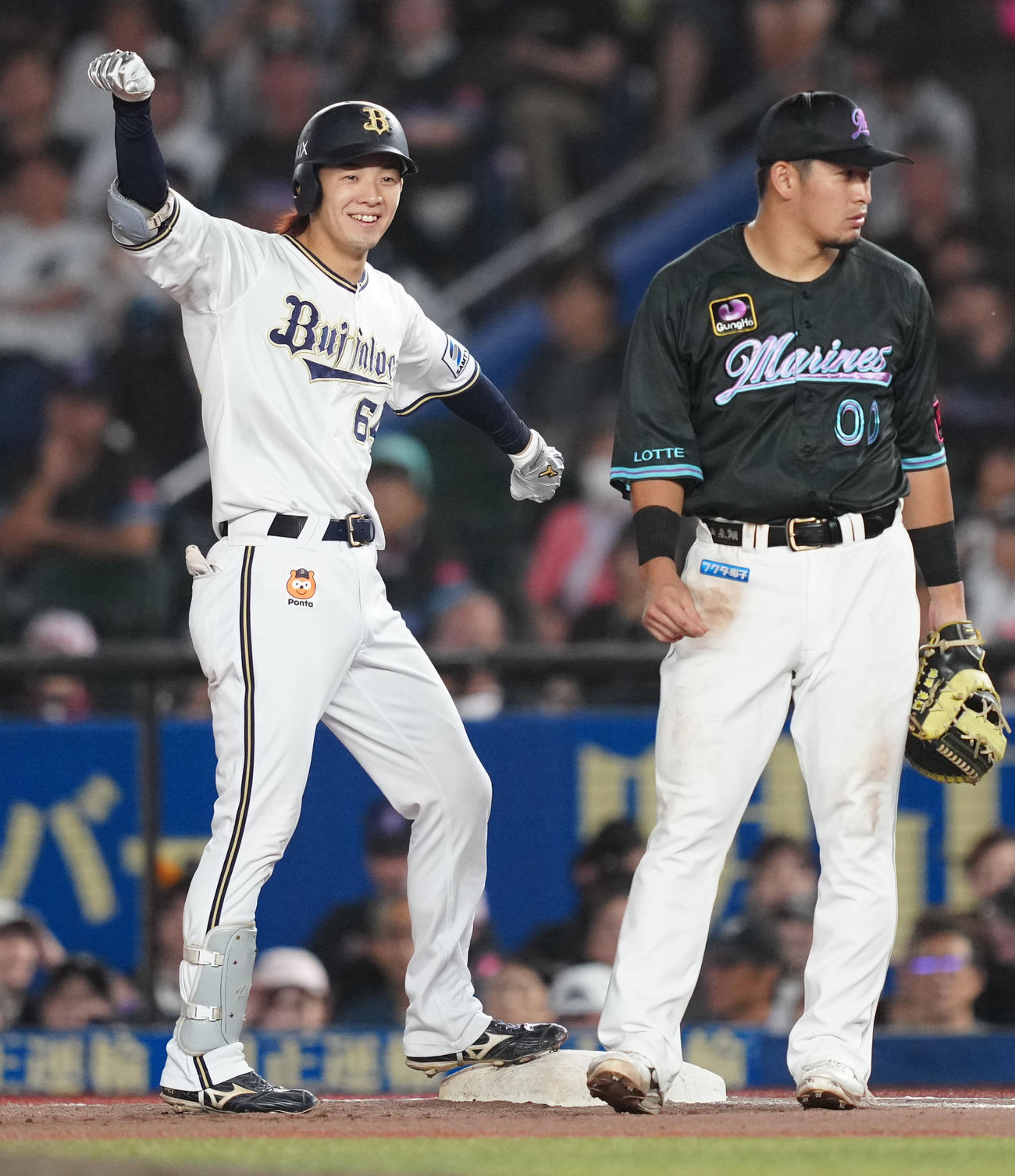 ロッテ対オリックス　6回表オリックス無死満塁、左前適時打を放ち、ポーズをとる大里（撮影・鈴木みどり）