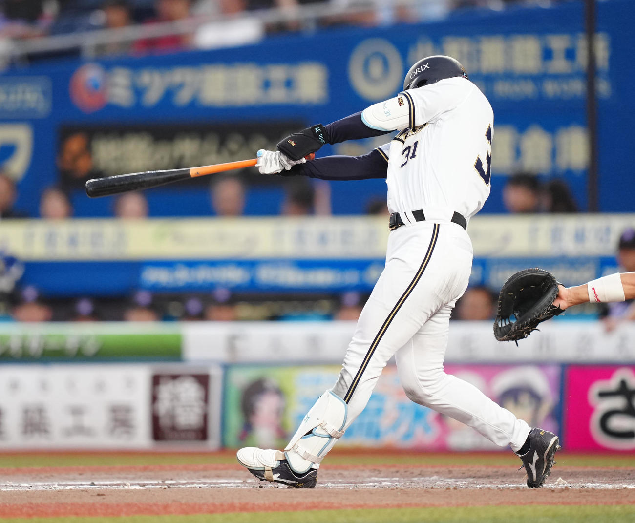 ロッテ対オリックス　4回表オリックス1死一塁、先制の中越え適時二塁打を放つ太田（撮影・鈴木みどり）