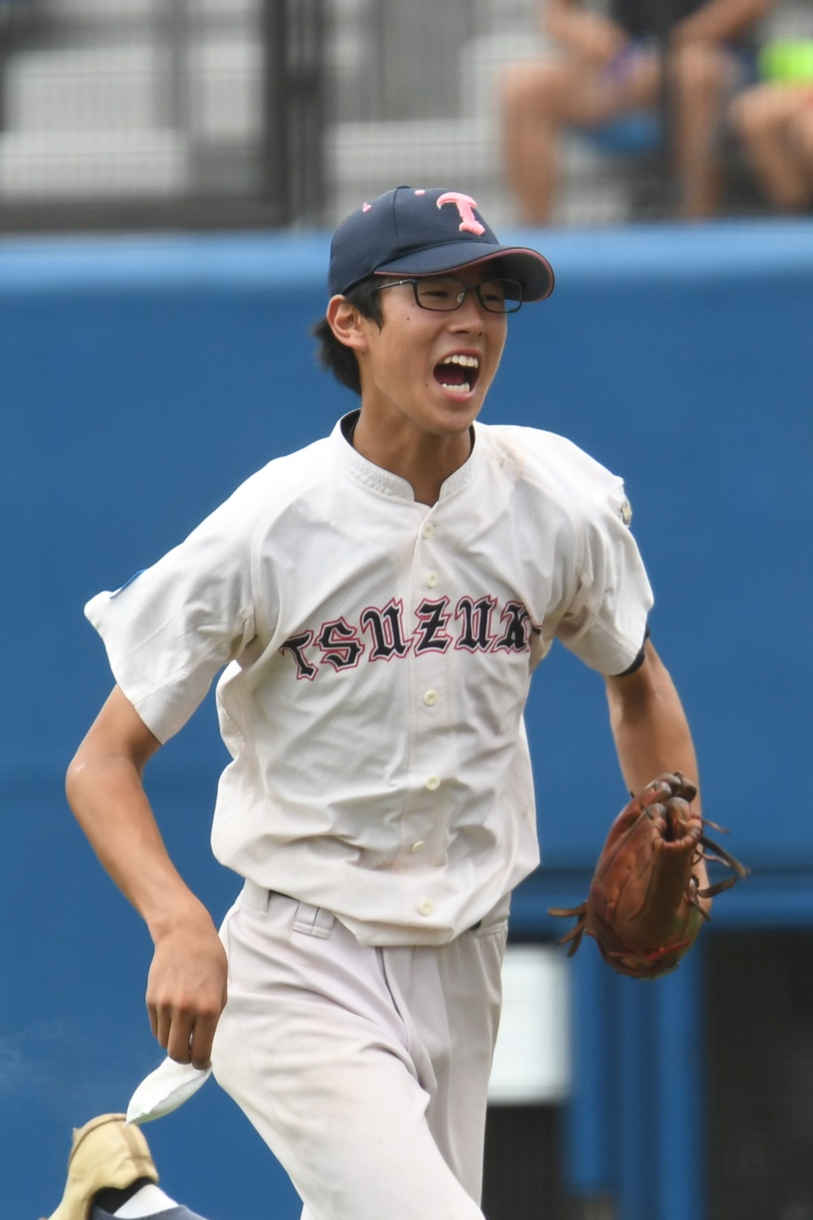 5回のピンチを脱出して笑顔でベンチに帰る、横浜都筑の2番手・安藤（撮影・久我悟）