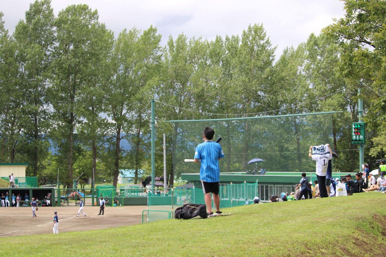 美唄3軍夏合宿の応援に訪れた西武ファンたち（撮影・金子真仁）