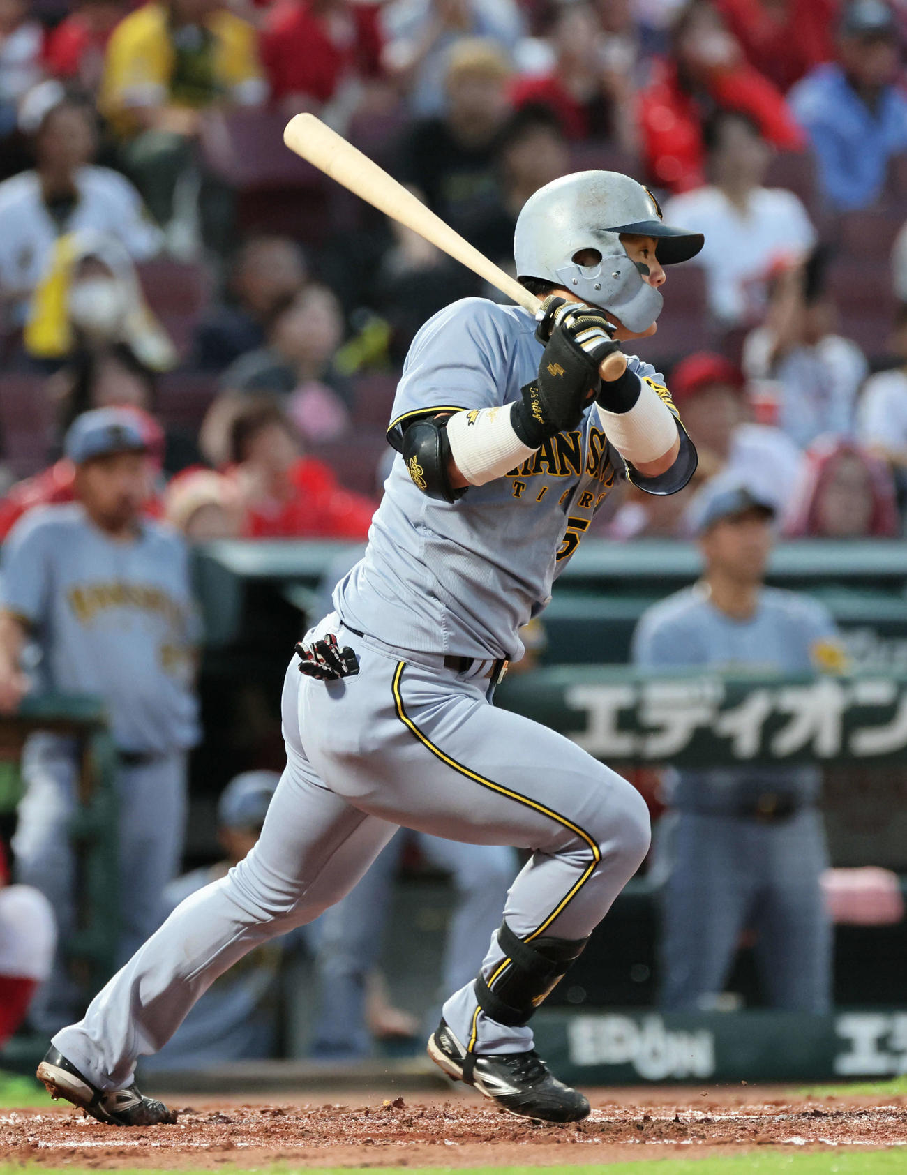 広島対阪神　3回表阪神2死一、三塁、前川は先制の適時内野安打を放つ（撮影・加藤孝規）