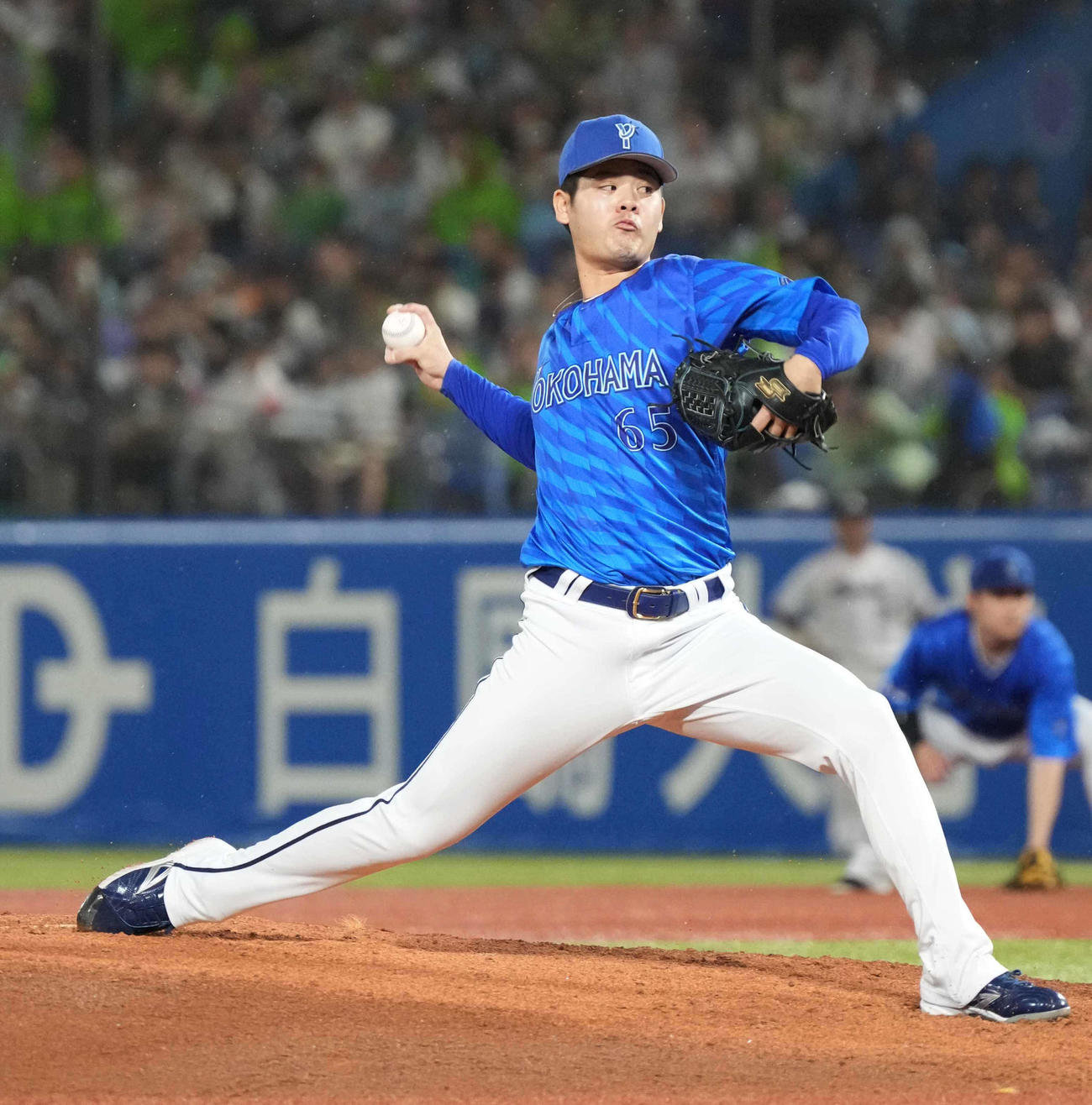 ヤクルト対DeNA DeNA2番手で登板した宮城（撮影・小沢裕）