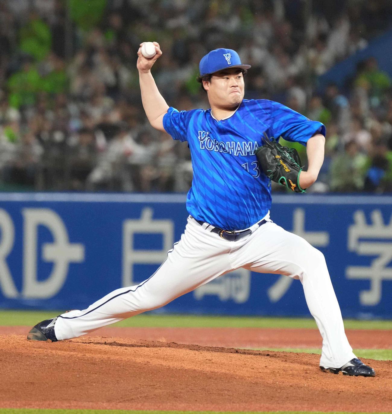 ヤクルト対DeNA DeNA3番手で登板した伊勢（撮影・小沢裕）