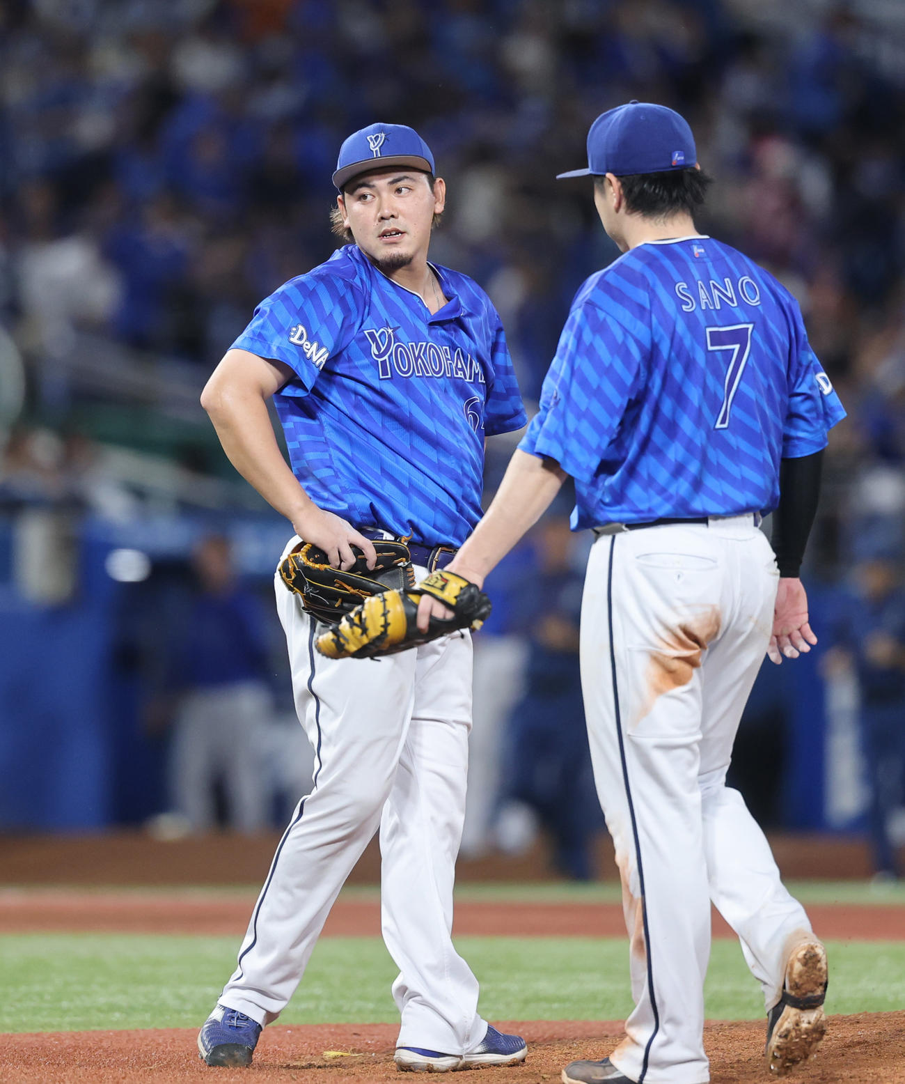 ヤクルト対DeNA 9回裏ヤクルト無死一塁、村上にサヨナラ2点本塁打を浴びる中川虎（撮影・野上伸悟）
