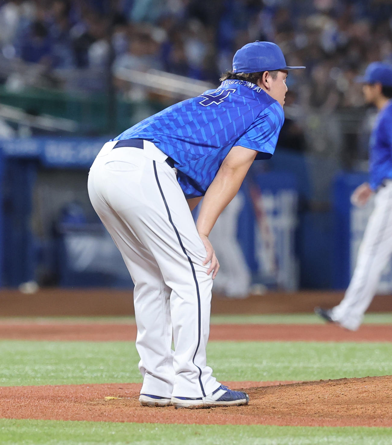 ヤクルト対DeNA 9回裏ヤクルト無死一塁、村上にサヨナラ2点本塁打を浴びる中川虎（撮影・野上伸悟）