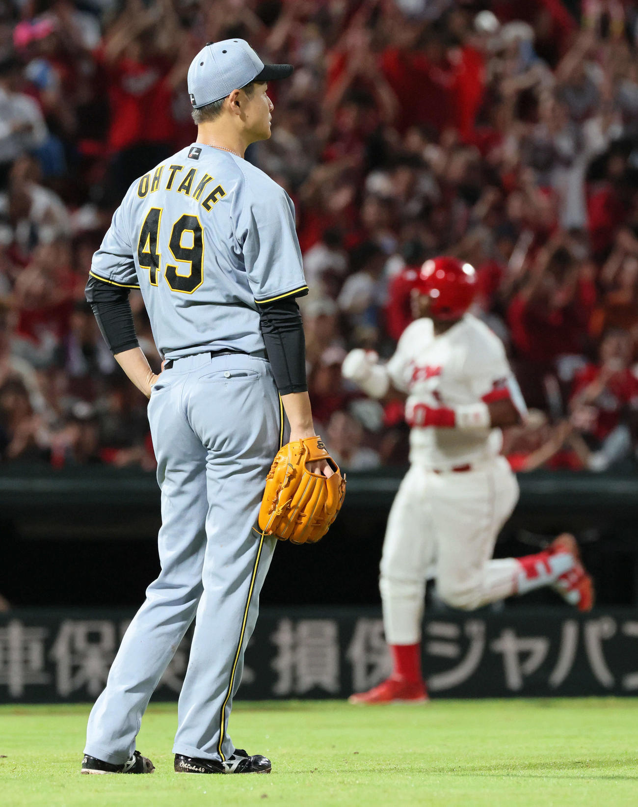 広島対阪神　3回裏広島2死一、二塁、モンテロに逆転左越え3点本塁打を浴びた大竹（撮影・加藤孝規）