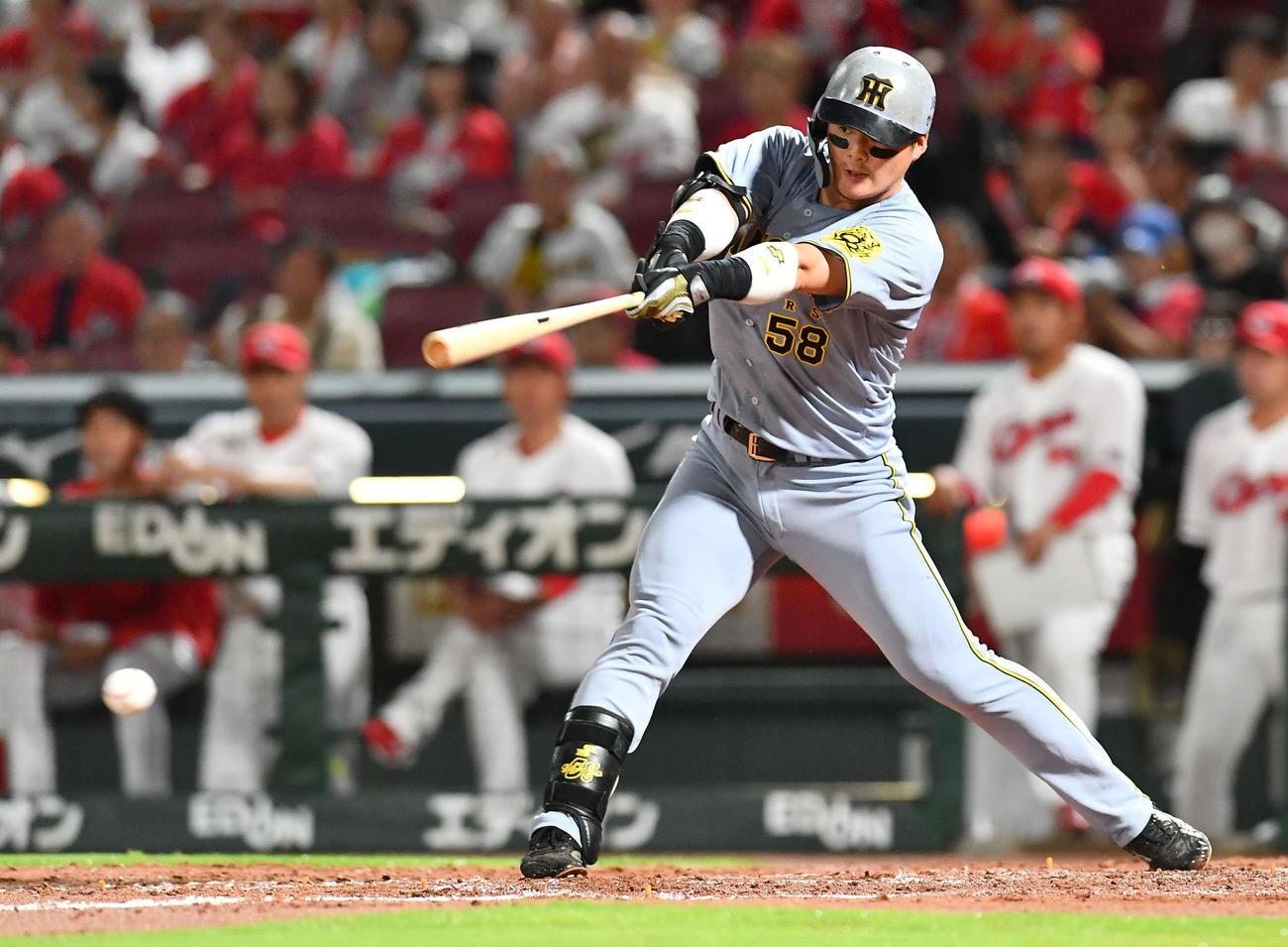 広島対阪神　5回表阪神1死、前川は三塁内野安打を放つ（撮影・岩下翔太）