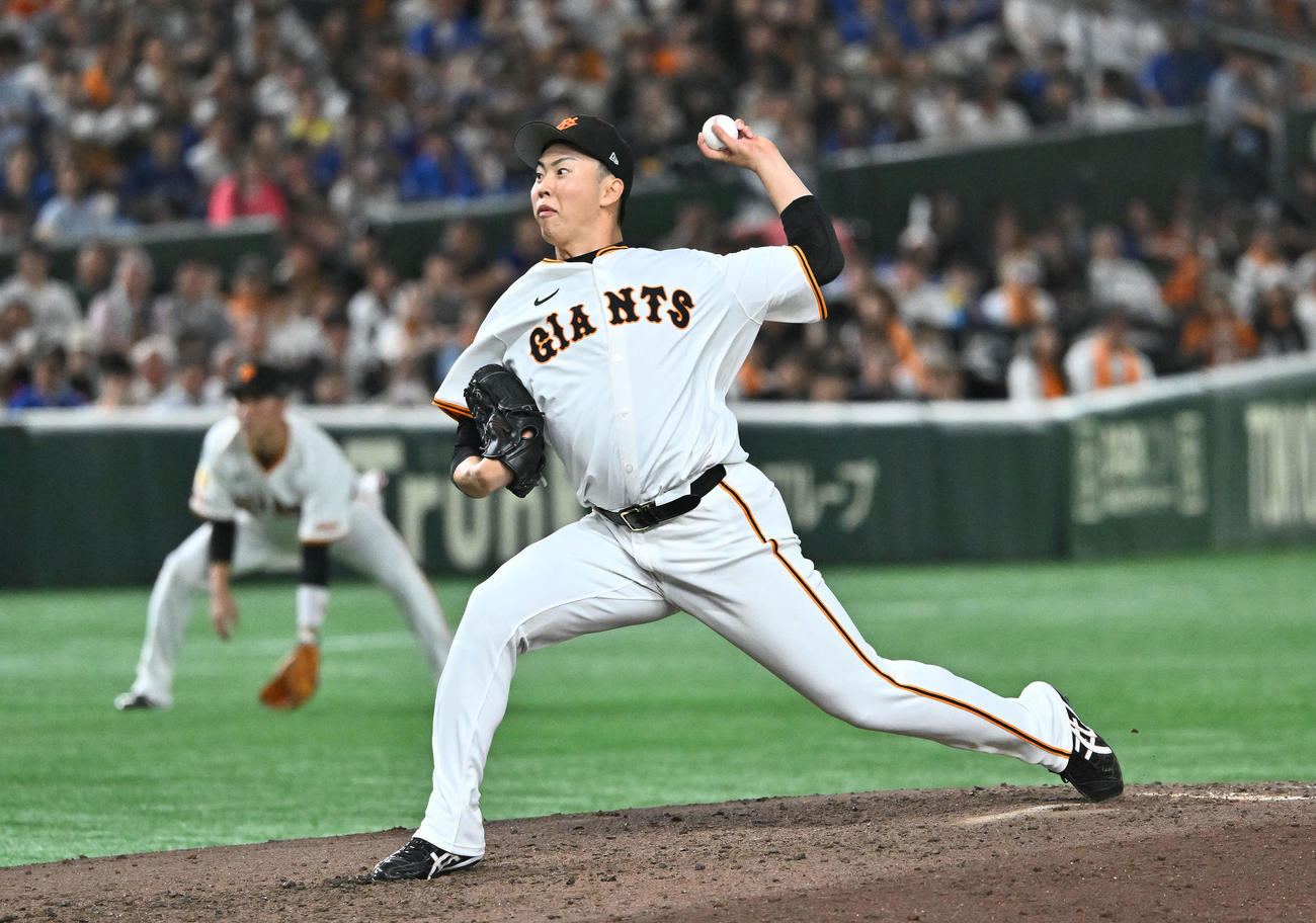 巨人対中日　7回表、力投する巨人先発の森田（撮影・滝沢徹郎）