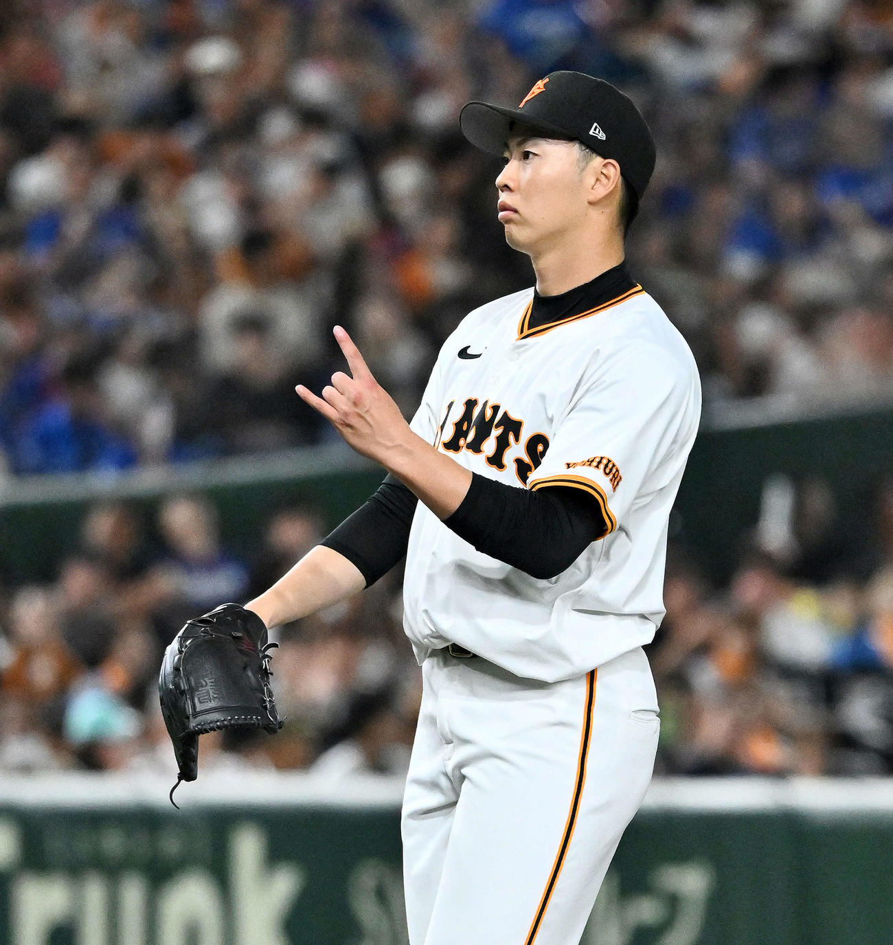 巨人対中日　7回表中日1死一、二塁、岡林から空振り三振を奪い引き締まった表情の森田（撮影・滝沢徹郎）