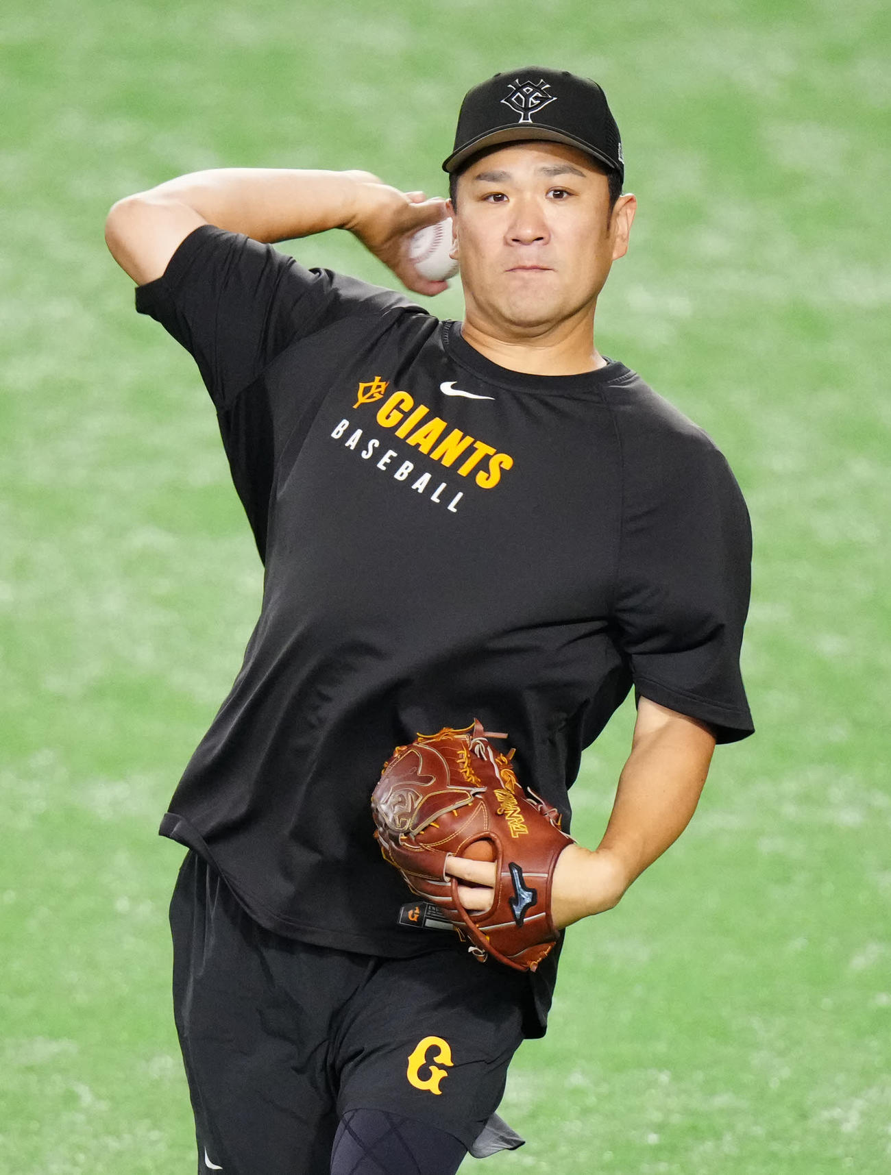 巨人対中日　試合前、投球練習する巨人田中将（撮影・江口和貴）