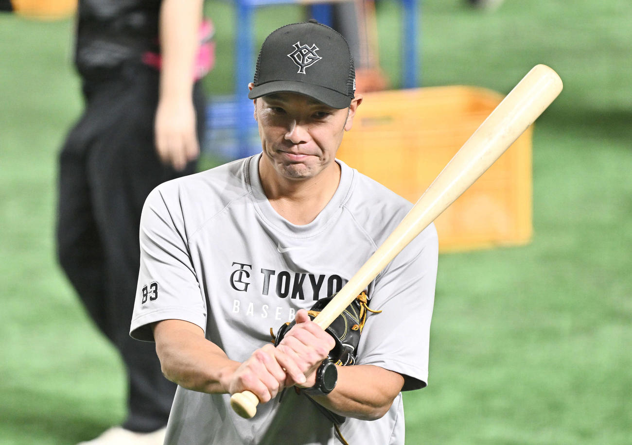 巨人対中日　試合前練習を終え引き揚げる巨人阿部監督（撮影・滝沢徹郎）