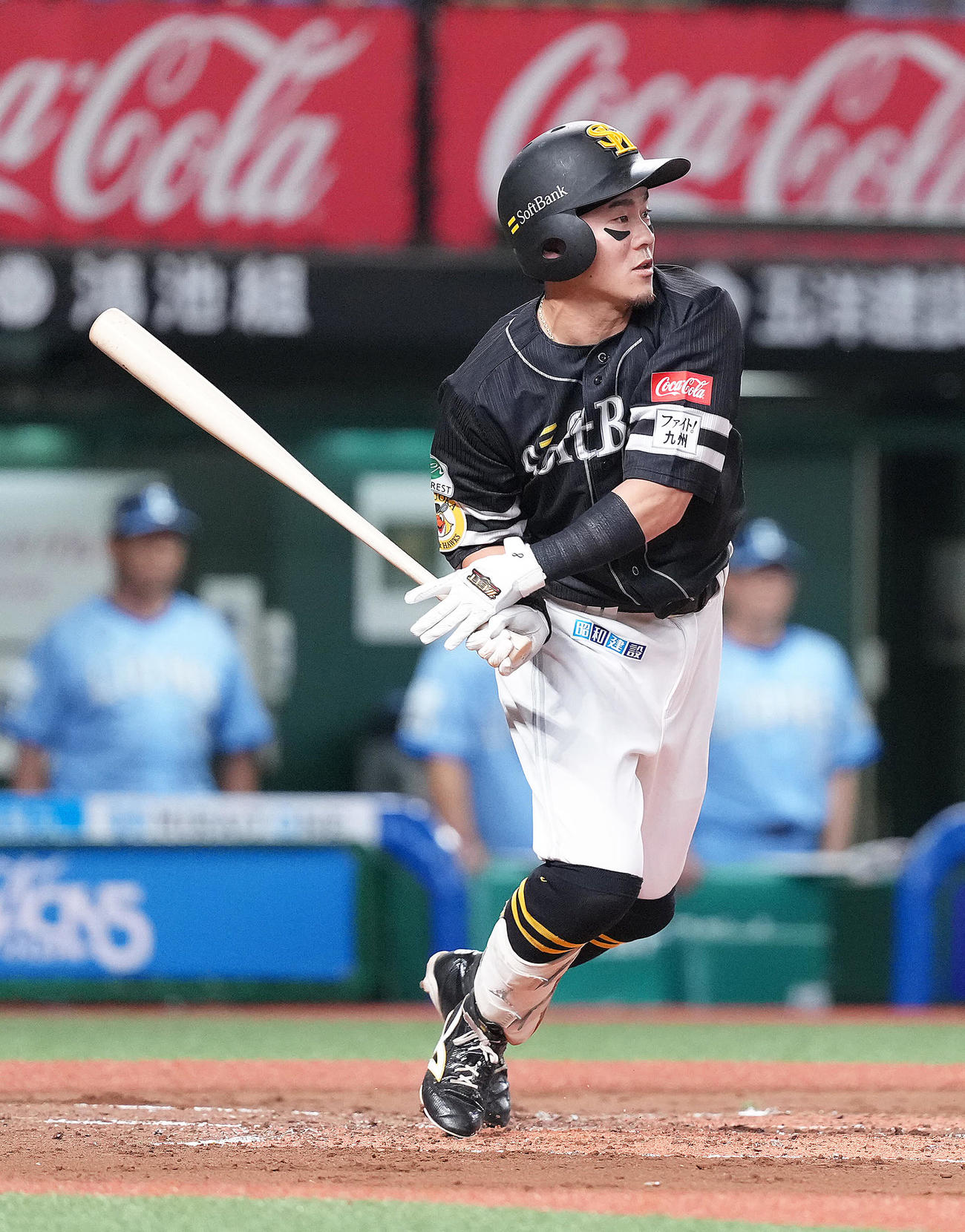 西武対ソフトバンク　1回表ソフトバンク1死満塁、牧原大は右前適時打を放つ（撮影・足立雅史）