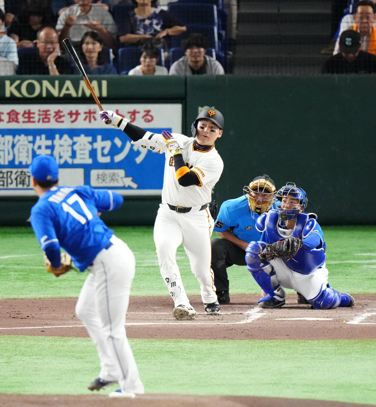 巨人対中日　1回裏巨人無死、先頭打者本塁打を放つ丸。投手柳（撮影・江口和貴）