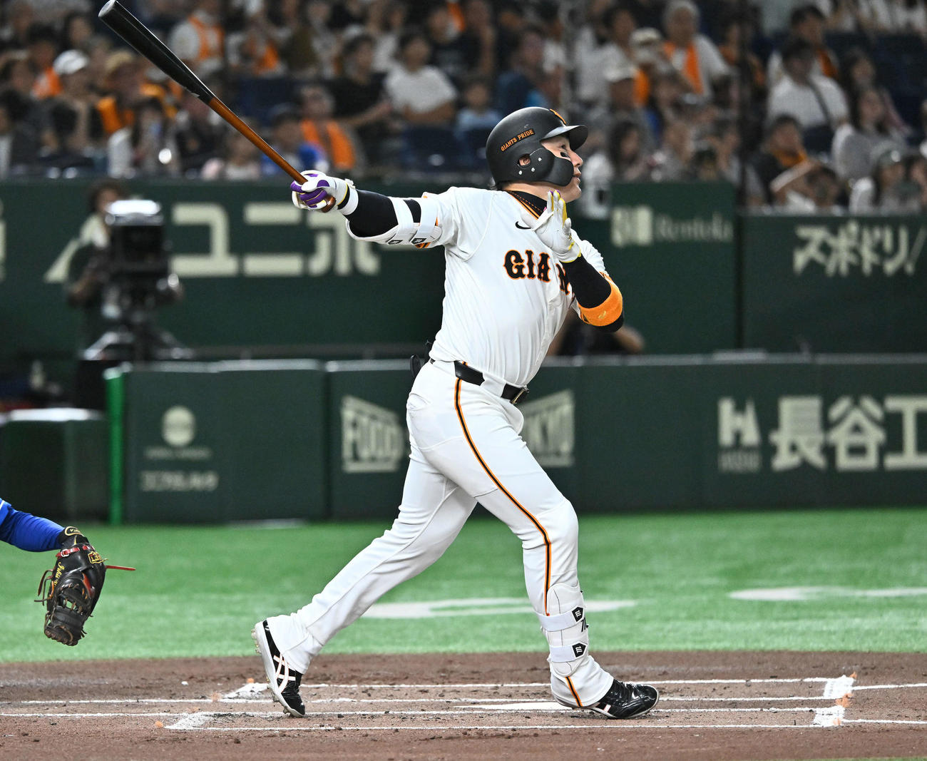 巨人対中日　1回裏巨人無死、丸は右越え先制ソロ本塁打を放つ（撮影・滝沢徹郎）
