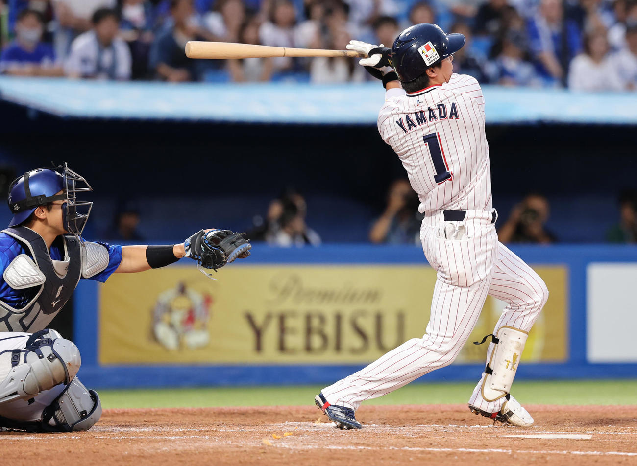 ヤクルト対DeNA 2回裏ヤクルト無死、左越え先制本塁打を放つ山田（撮影・野上伸悟）