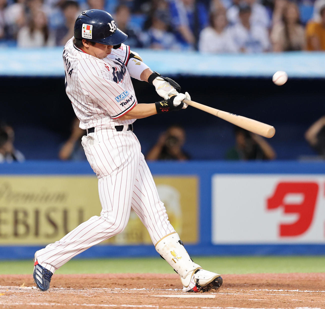 ヤクルト対DeNA 2回裏ヤクルト無死、左越え先制本塁打を放つ山田（撮影・野上伸悟）