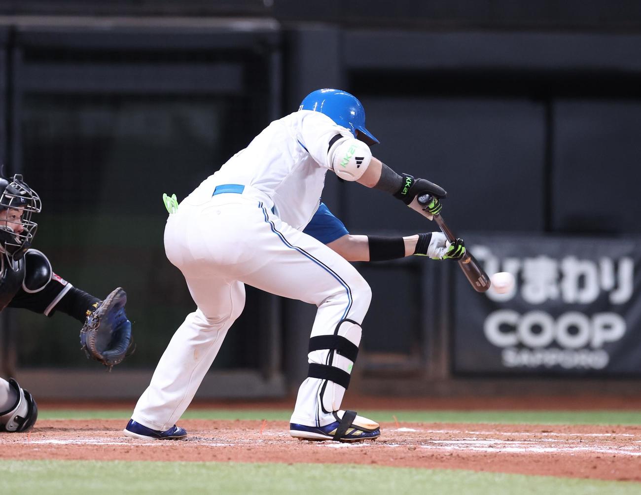 日本ハム対ロッテ　7回裏日本ハム無死、セーフティーバントを試みるも捕ゴロに終わる清宮幸（撮影・黒川智章）