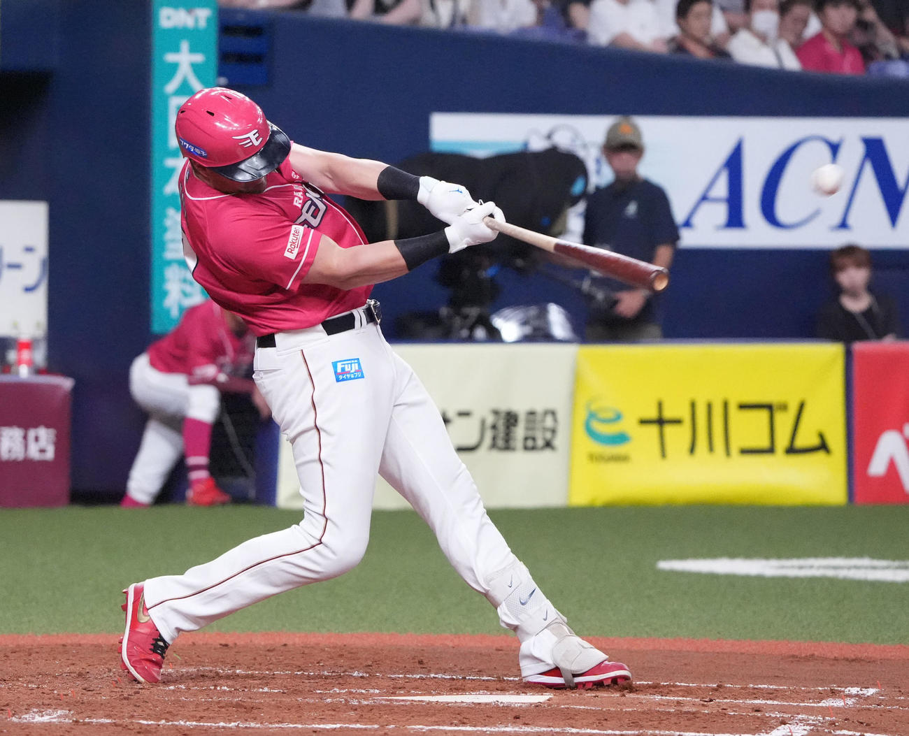 オリックス対楽天　3回表楽天2死一塁、左越え2点本塁打を放つボイト（撮影・森本幸一）