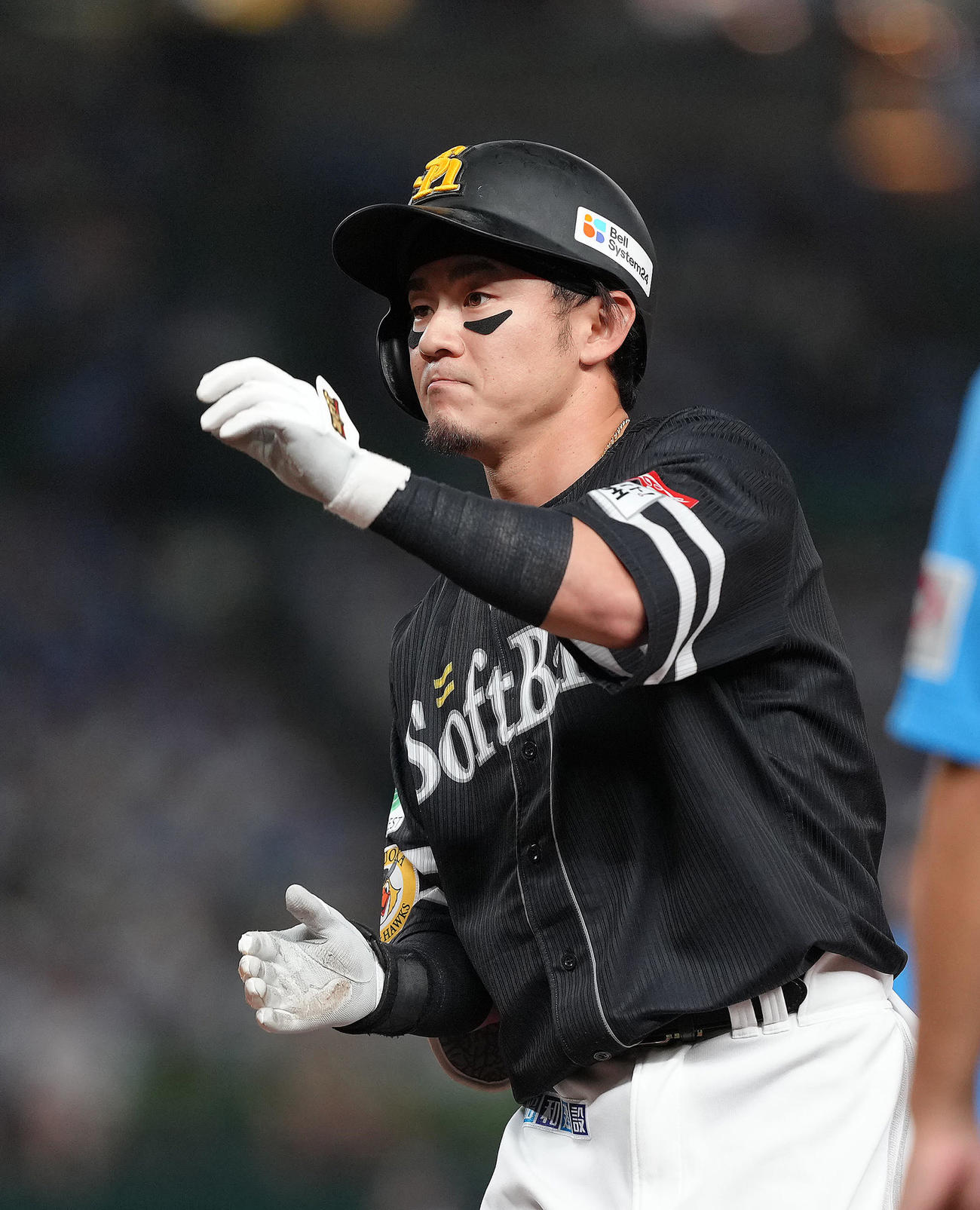 西武対ソフトバンク　1回表ソフトバンク1死満塁、牧原大は右前適時打を放つ（撮影・足立雅史）