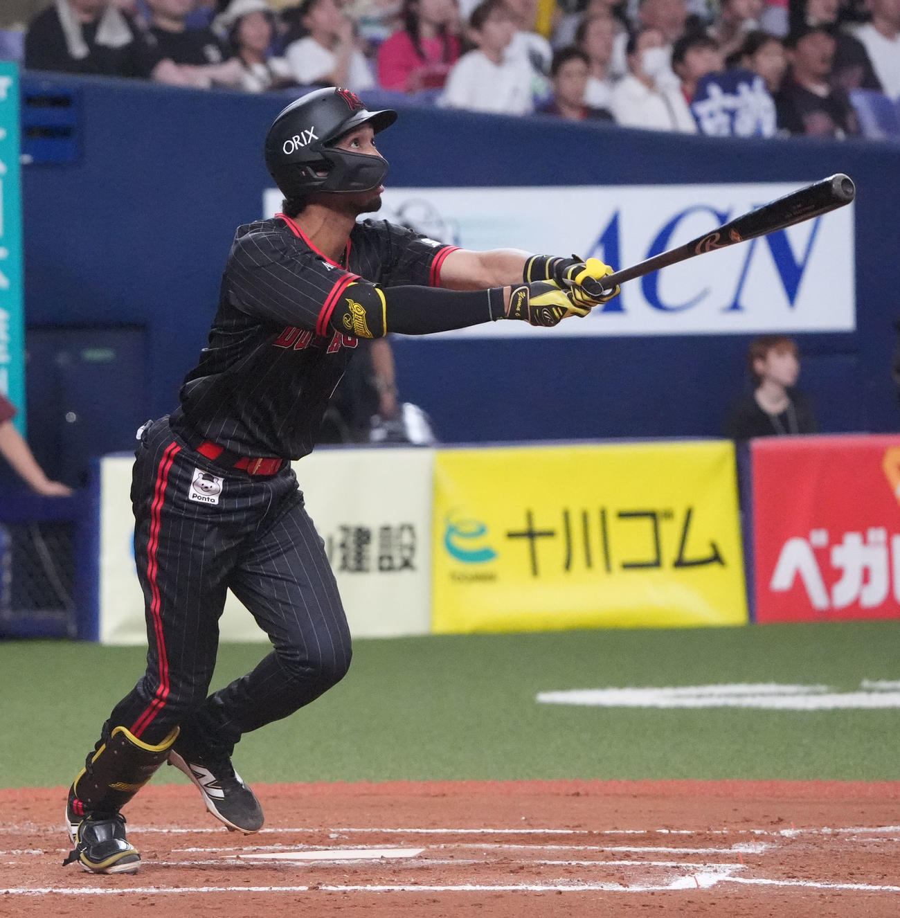 オリックス対楽天　7回裏オリックス無死満塁、右犠飛を放つ宗（撮影・森本幸一）
