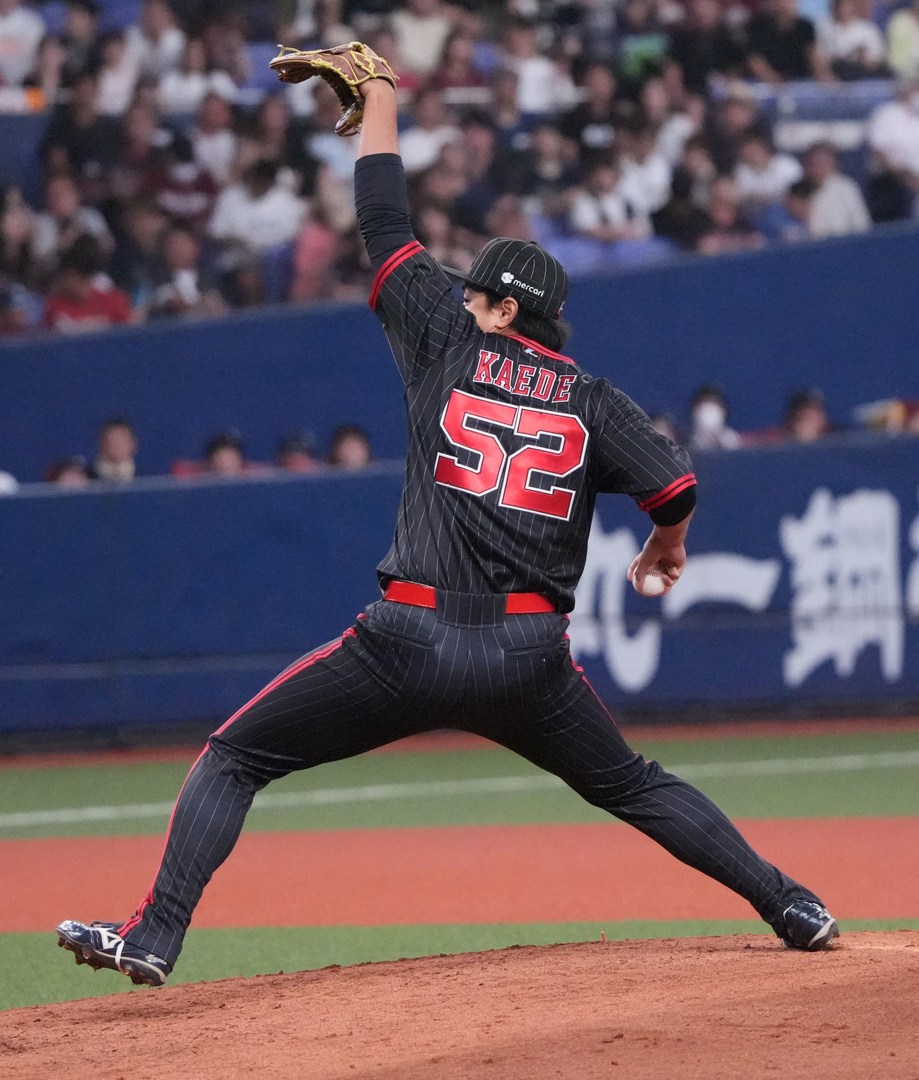 オリックス対楽天5回表楽天1死一、三塁、オリックス2番手で登板する横山楓　（撮影・森本幸一）