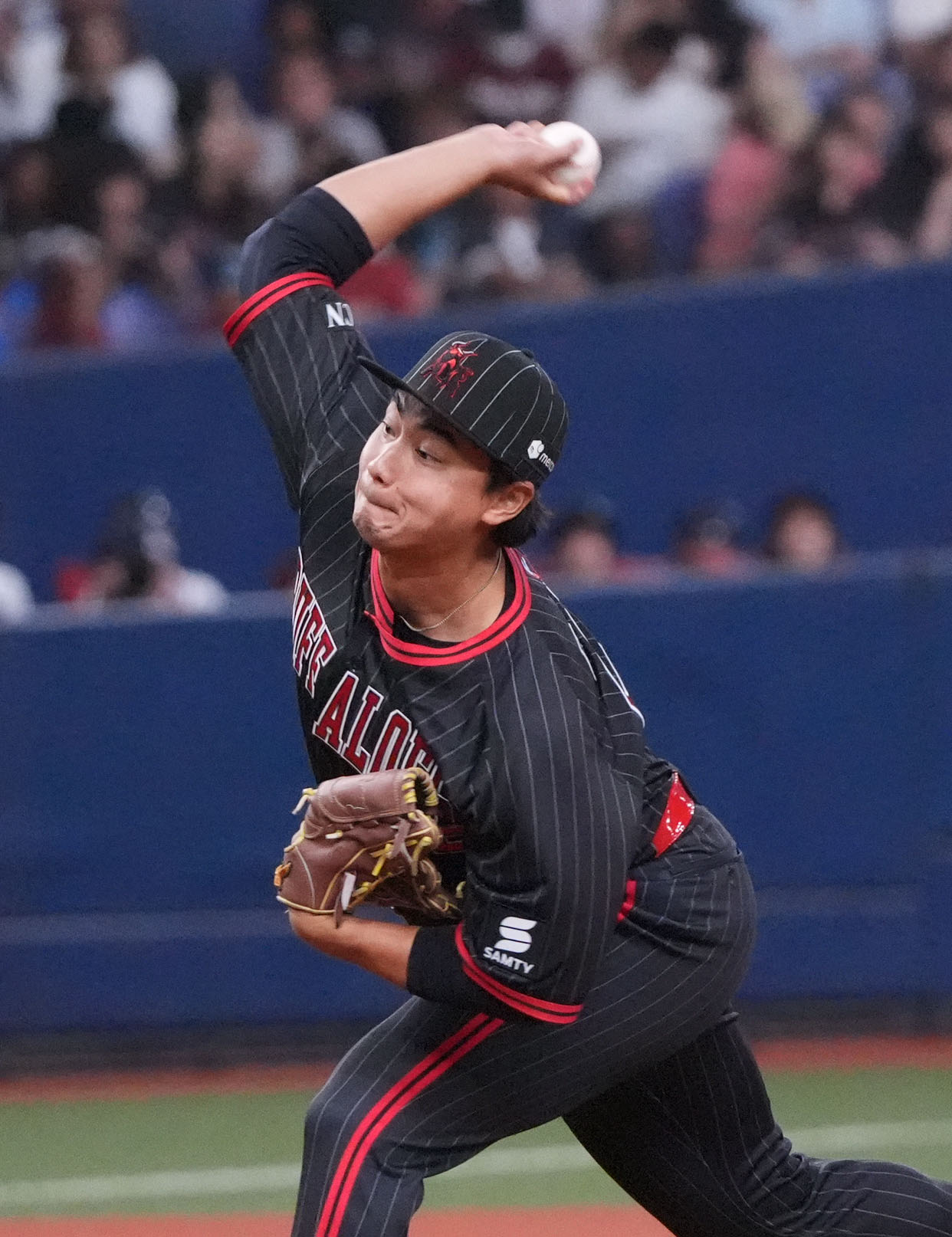 オリックス対楽天5回表楽天1死一、三塁、オリックス2番手で登板する横山楓　（撮影・森本幸一）