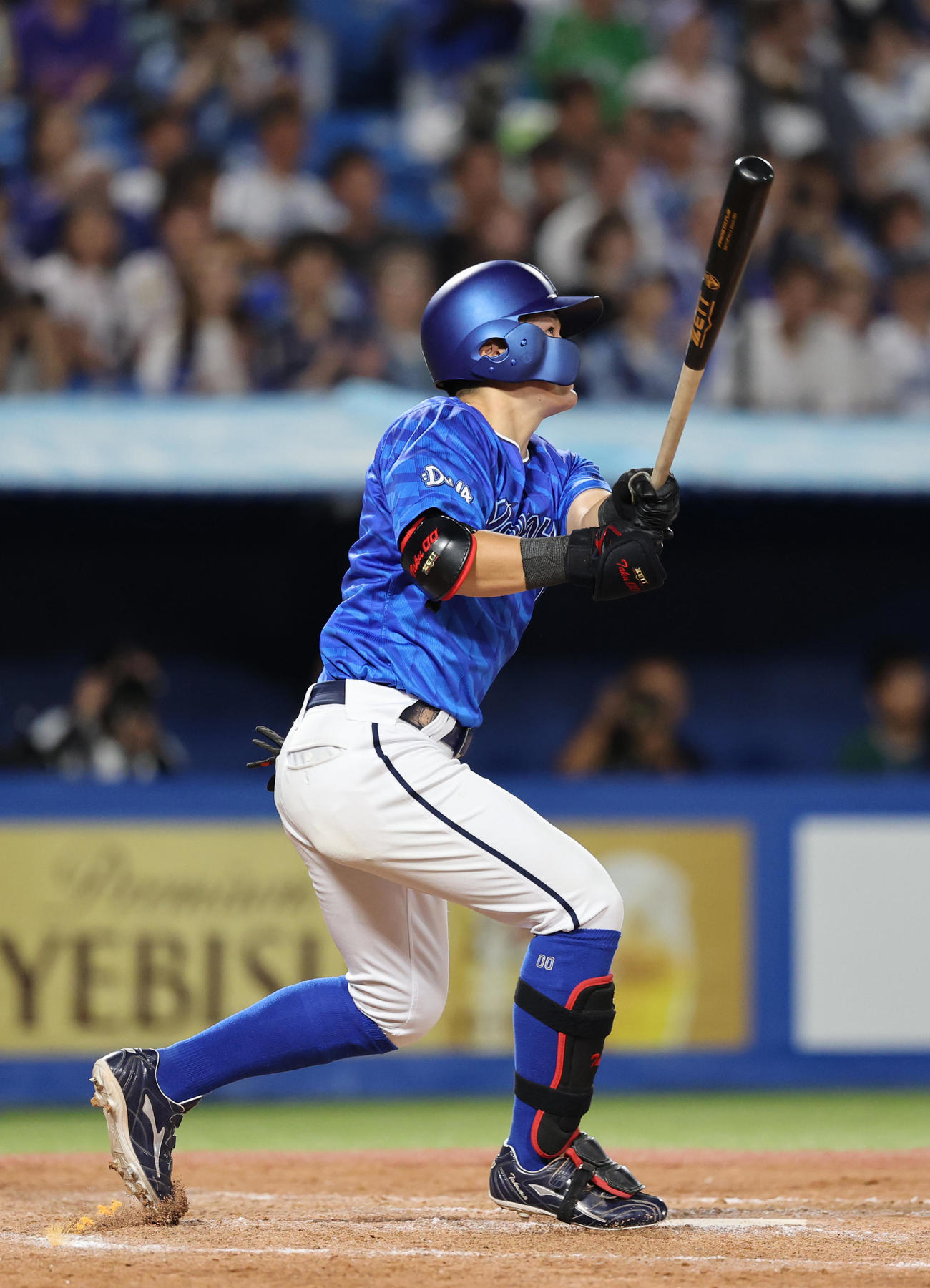 ヤクルト対DeNA 9回表DeNA2死一塁、右越え2点本塁打を放つ林（撮影・野上伸悟）