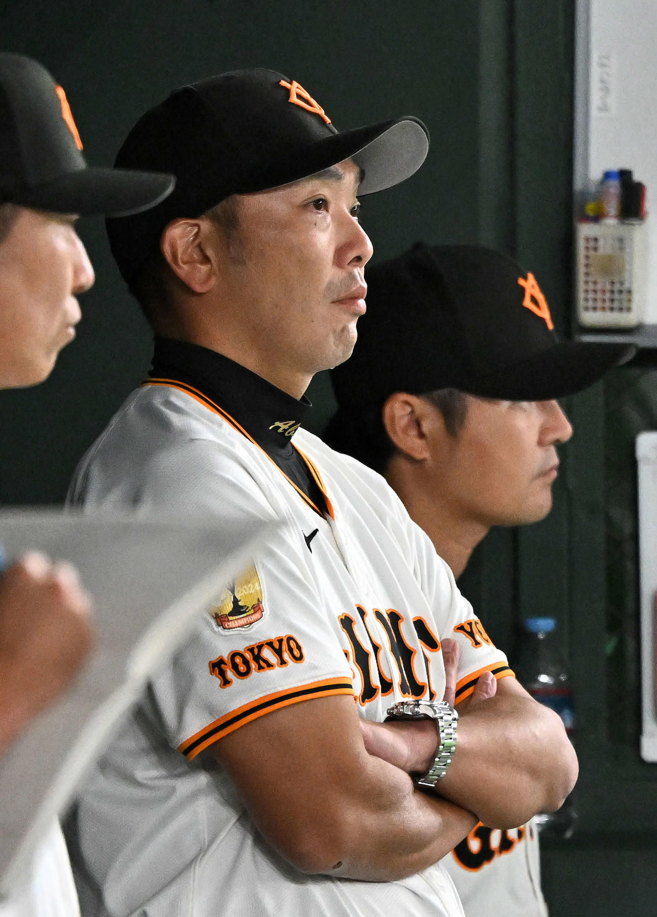 巨人対中日　戦況を見守る巨人阿部監督（撮影・滝沢徹郎）