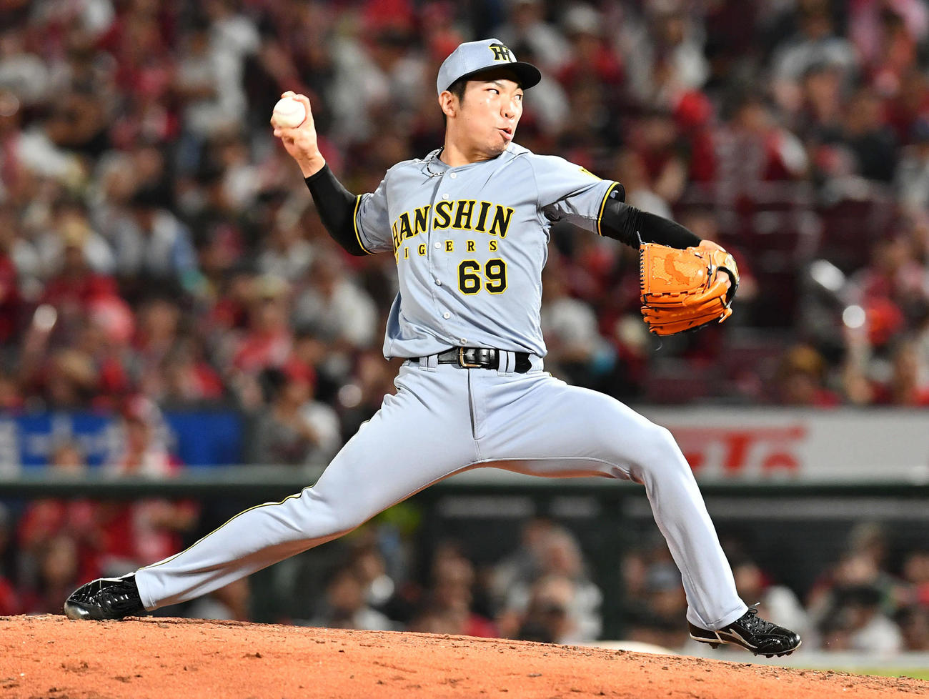広島対阪神　9回裏から登板した、阪神3番手の石井（撮影・岩下翔太）