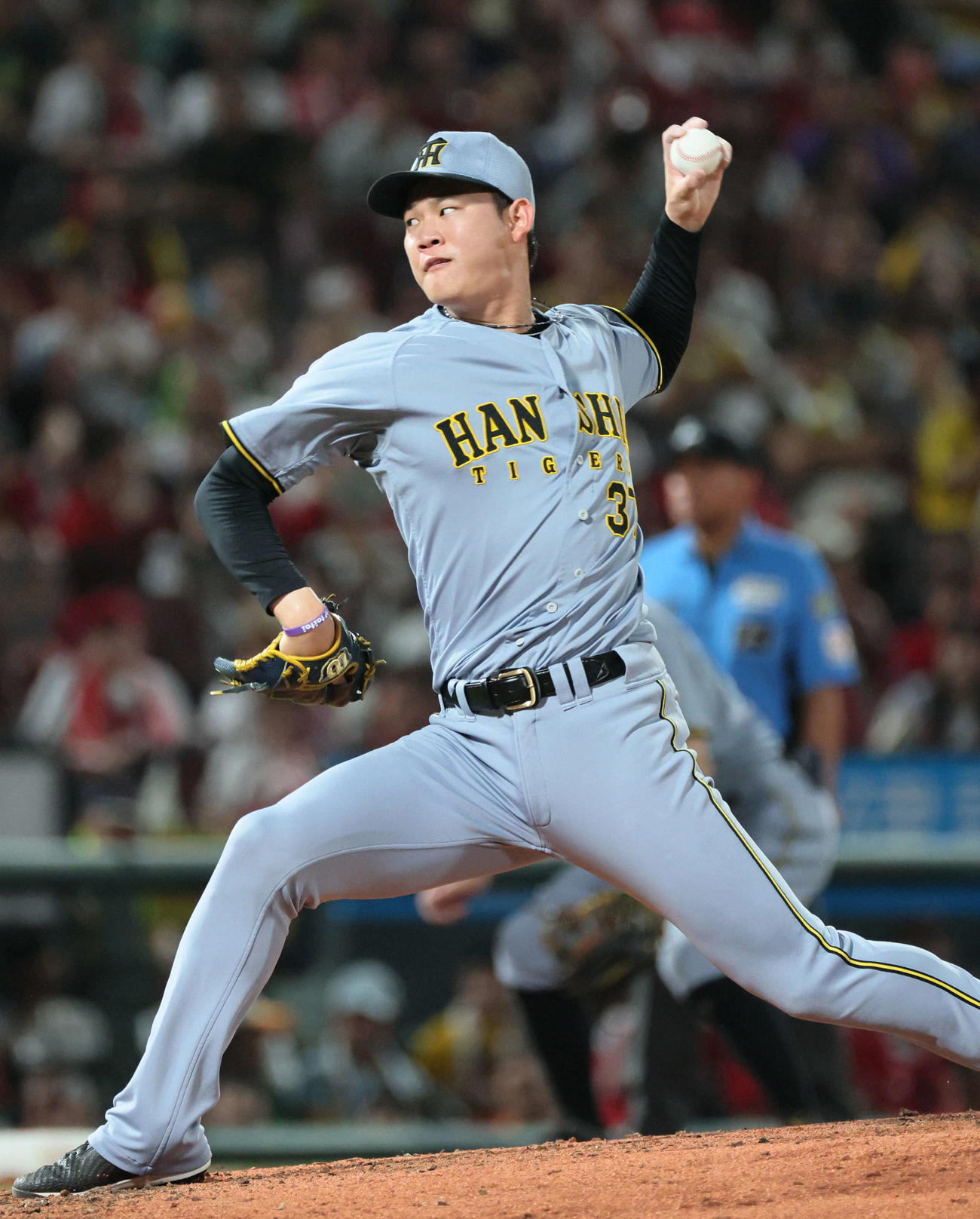 広島対阪神　8回裏広島、阪神2番手の及川（撮影・加藤孝規）