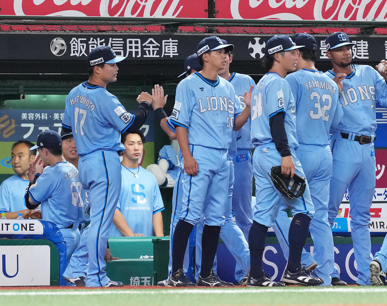 西武対ソフトバンク　1回、5点を失った西武松本（左端）（撮影・足立雅史）